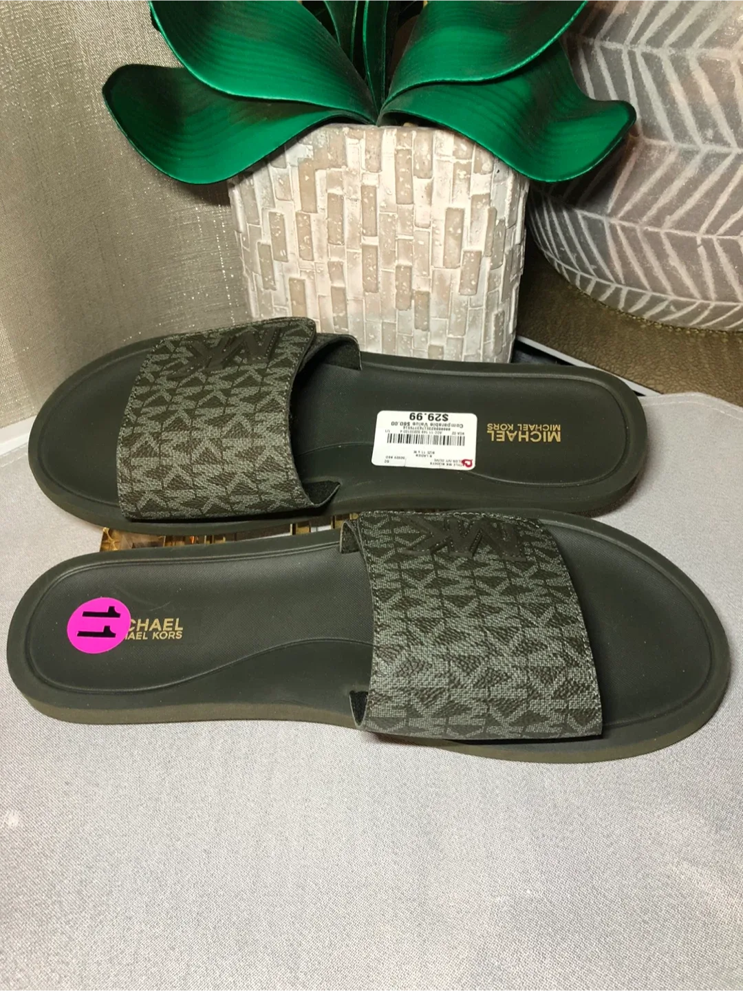 Michael Michael Kors Olive Slides - Size 11 image indicator(4)