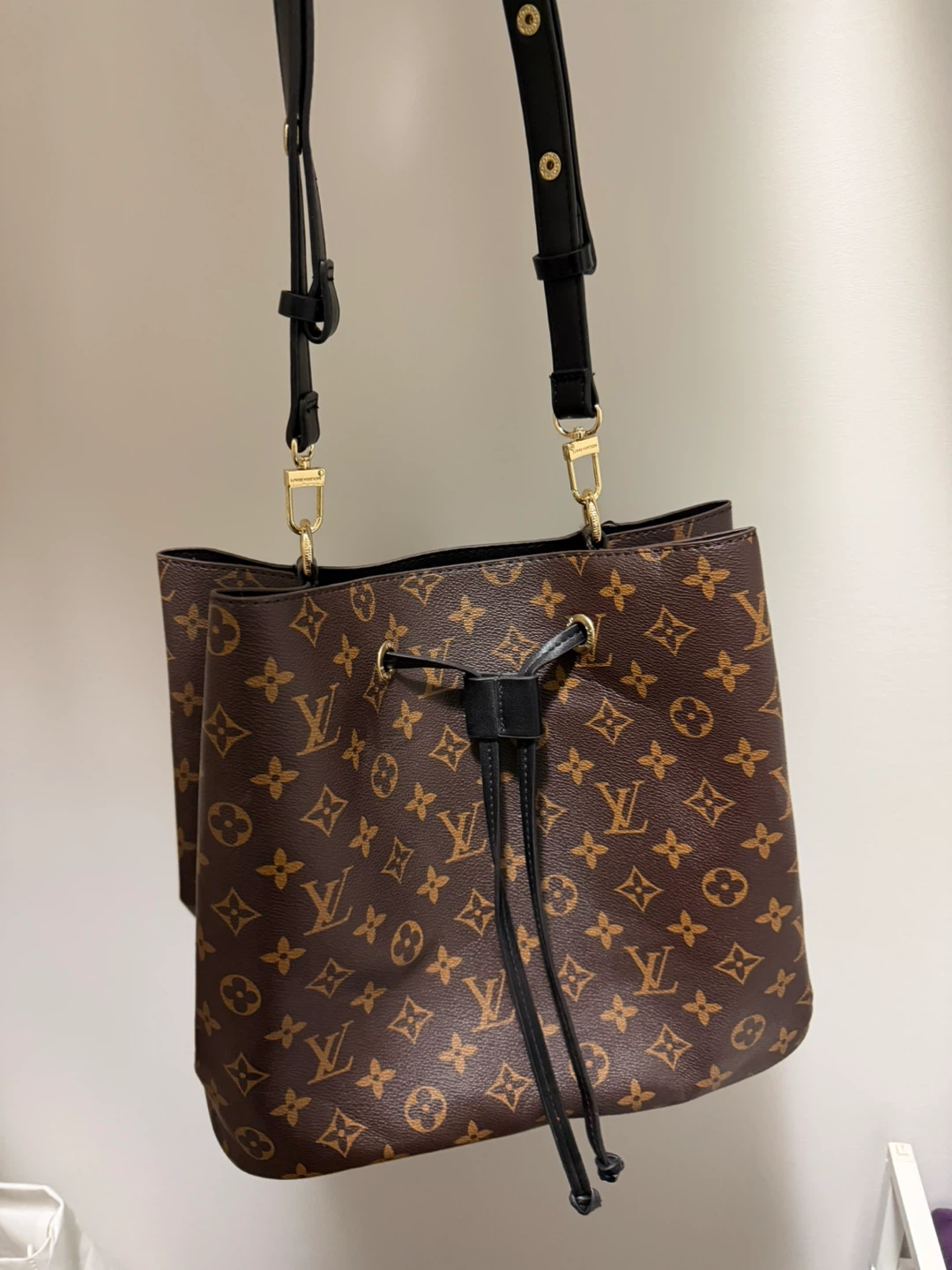 Louis Vuitton Neonoe Bucket Bag