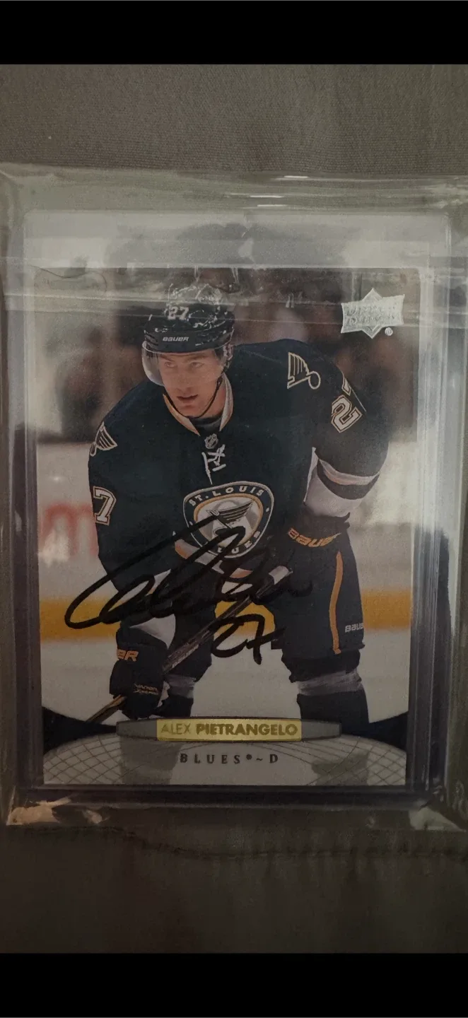 Hockey & Soccer Trading Cards image indicator(2)