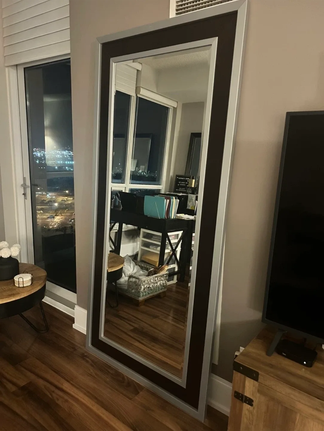 Large Framed Wall Mirror image indicator(2)