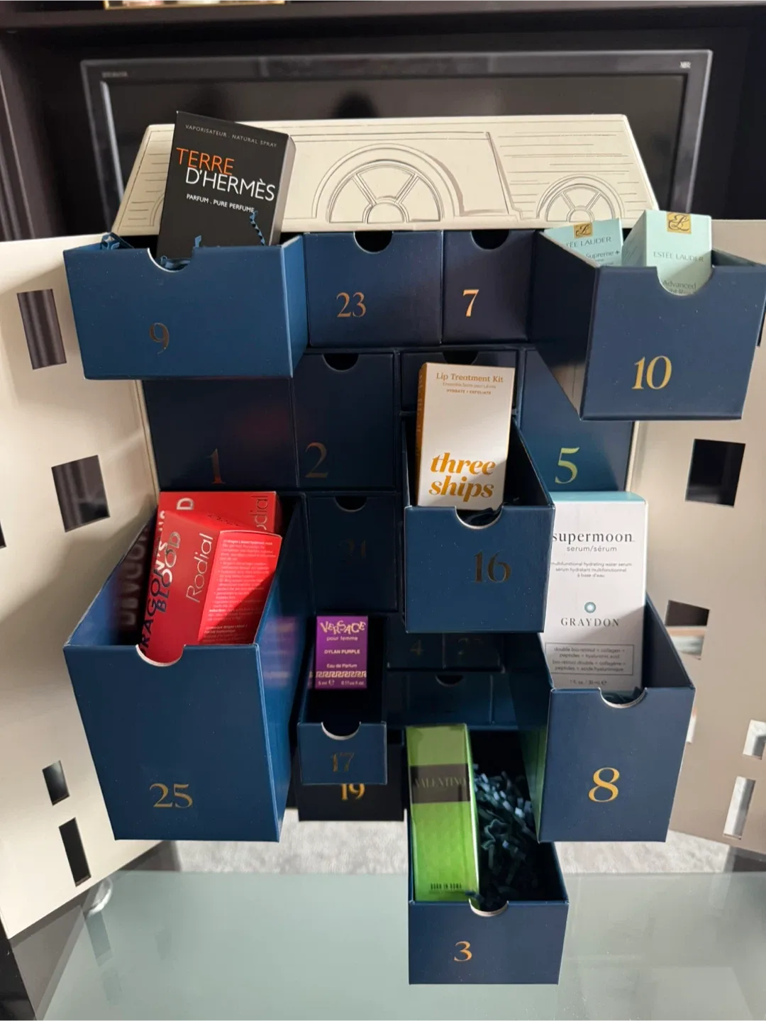 Hudson's Bay 25 Days of Beauty Advent Calendar image indicator(4)