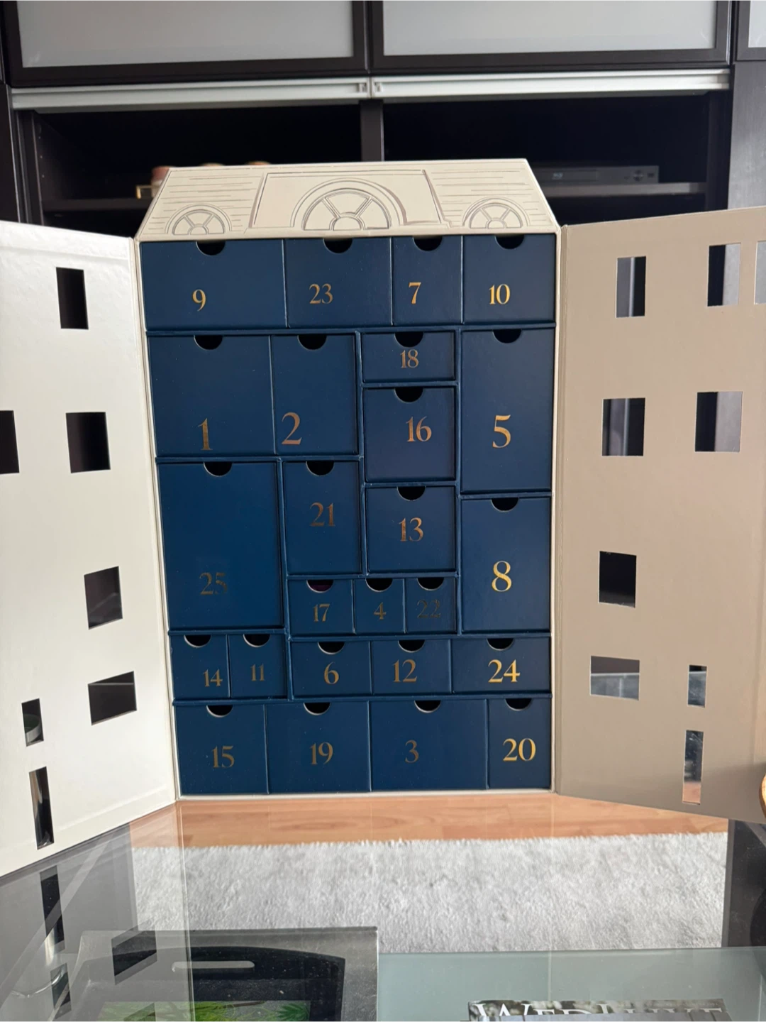 Hudson's Bay 25 Days of Beauty Advent Calendar - photo 3