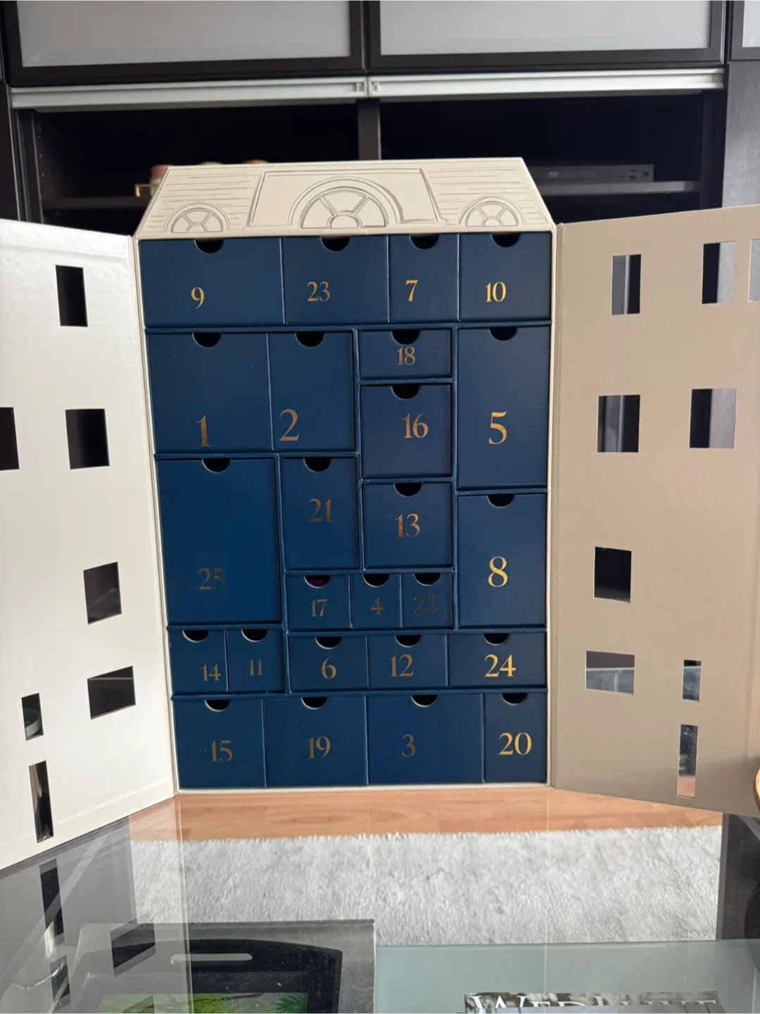 Hudson's Bay 25 Days of Beauty Advent Calendar image indicator(3)