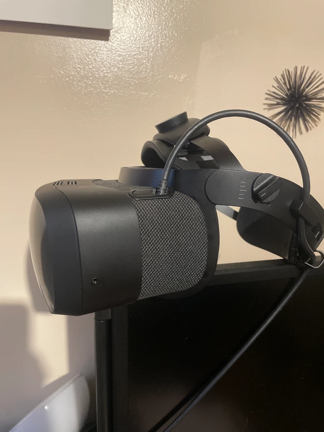 Varjo aero VR Headset with one controller - photo 3