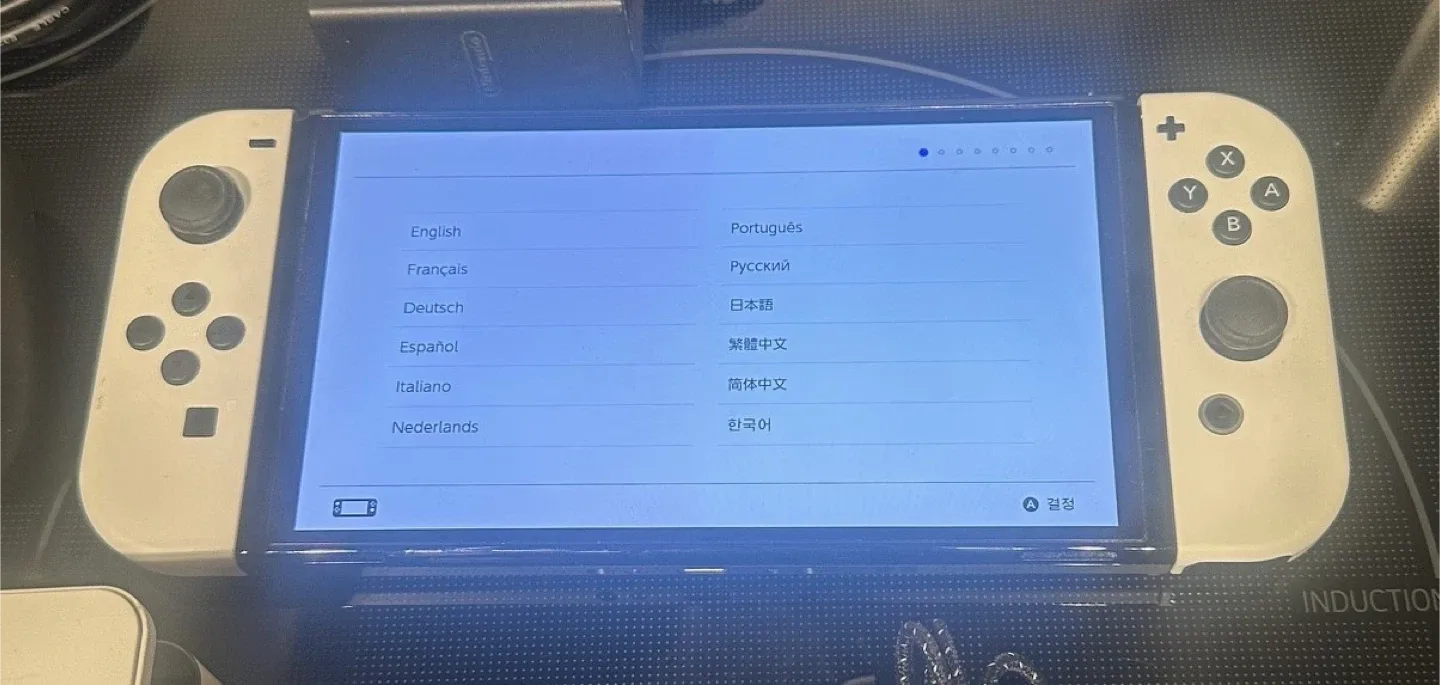 Nintendo Switch OLED Model - White Joy-Cons image indicator(2)