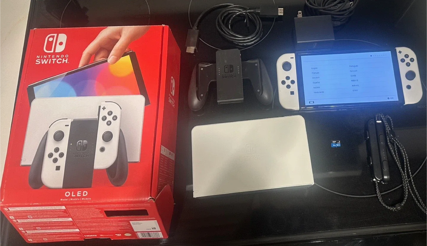 Nintendo Switch OLED Model - White Joy-Cons image indicator(3)