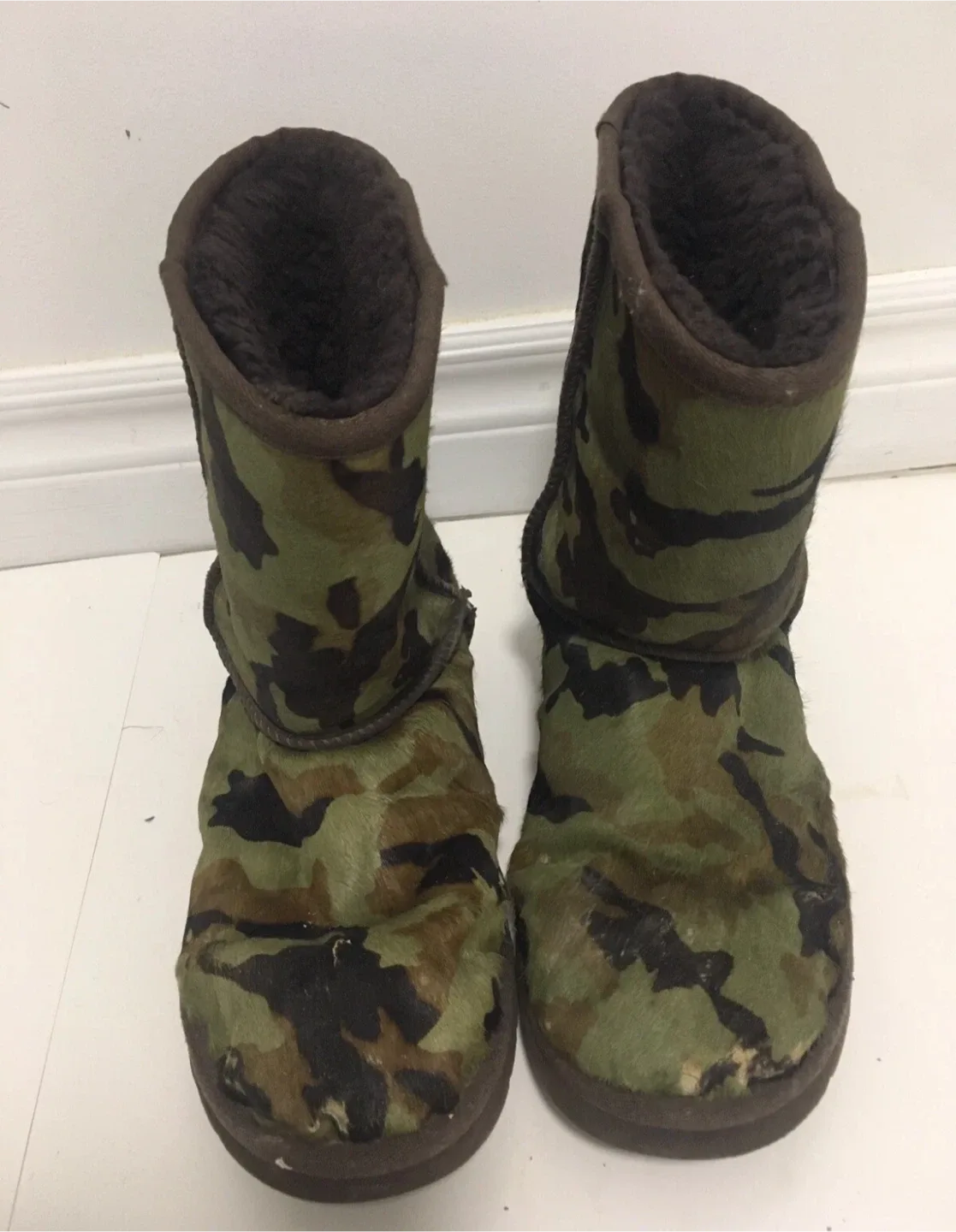 #Cleanout heavily used Ripped UGG military boots size 7 classic