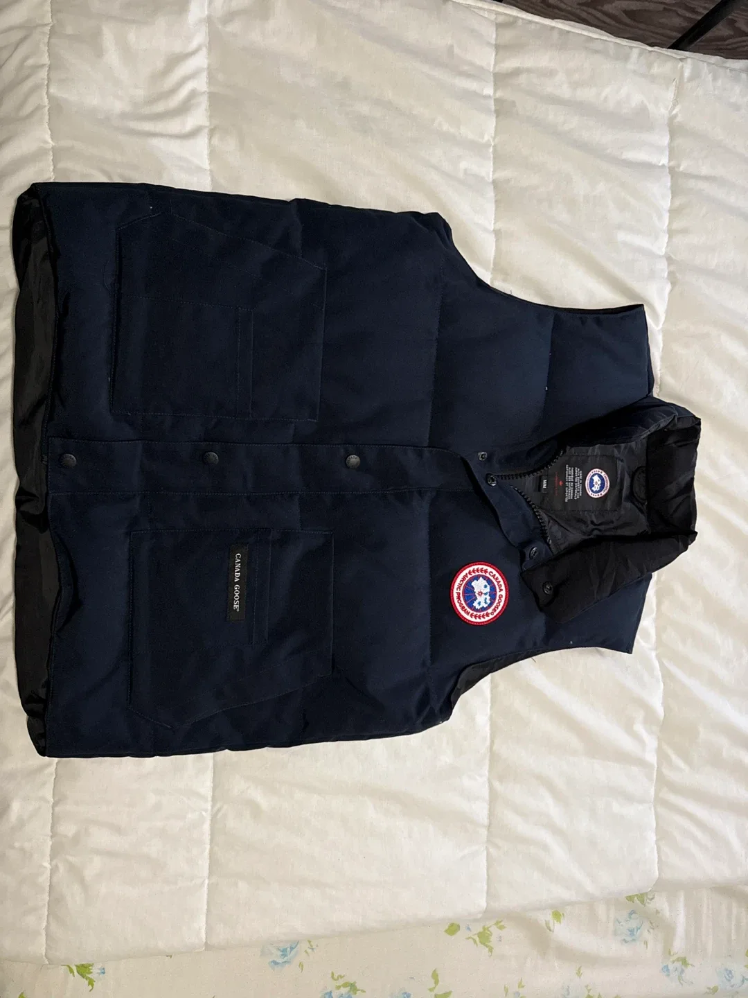 Canada Goose Vest - Size M image indicator(2)