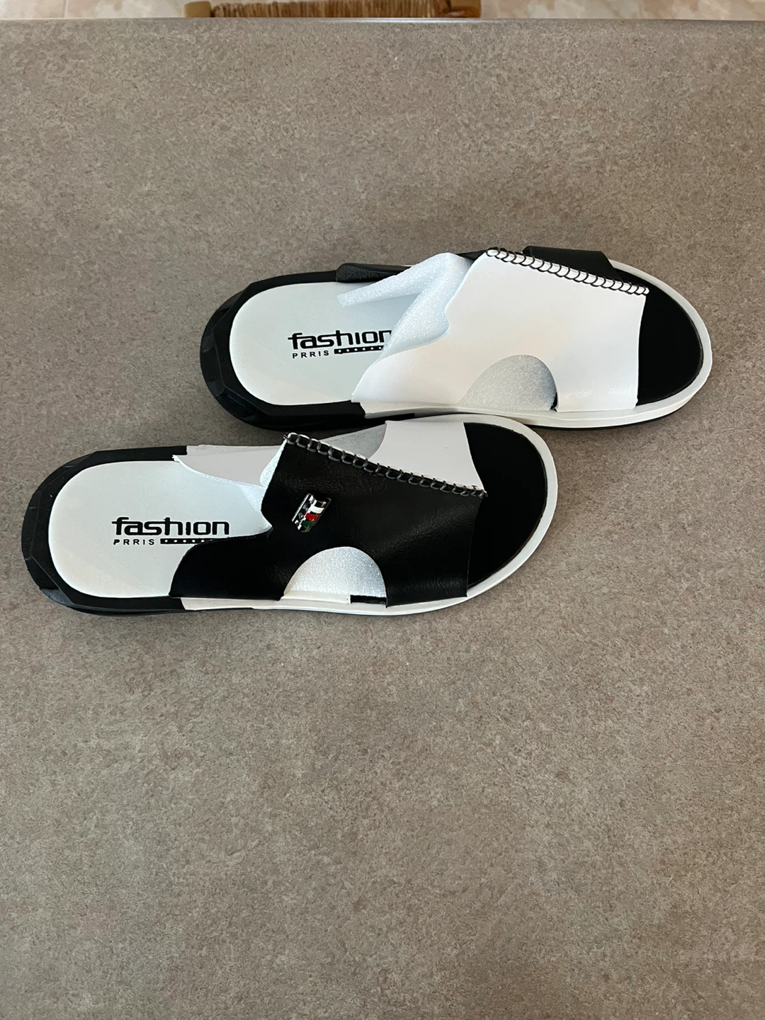 Fashion Paris Black & White Sandals - New in Box! - photo 2