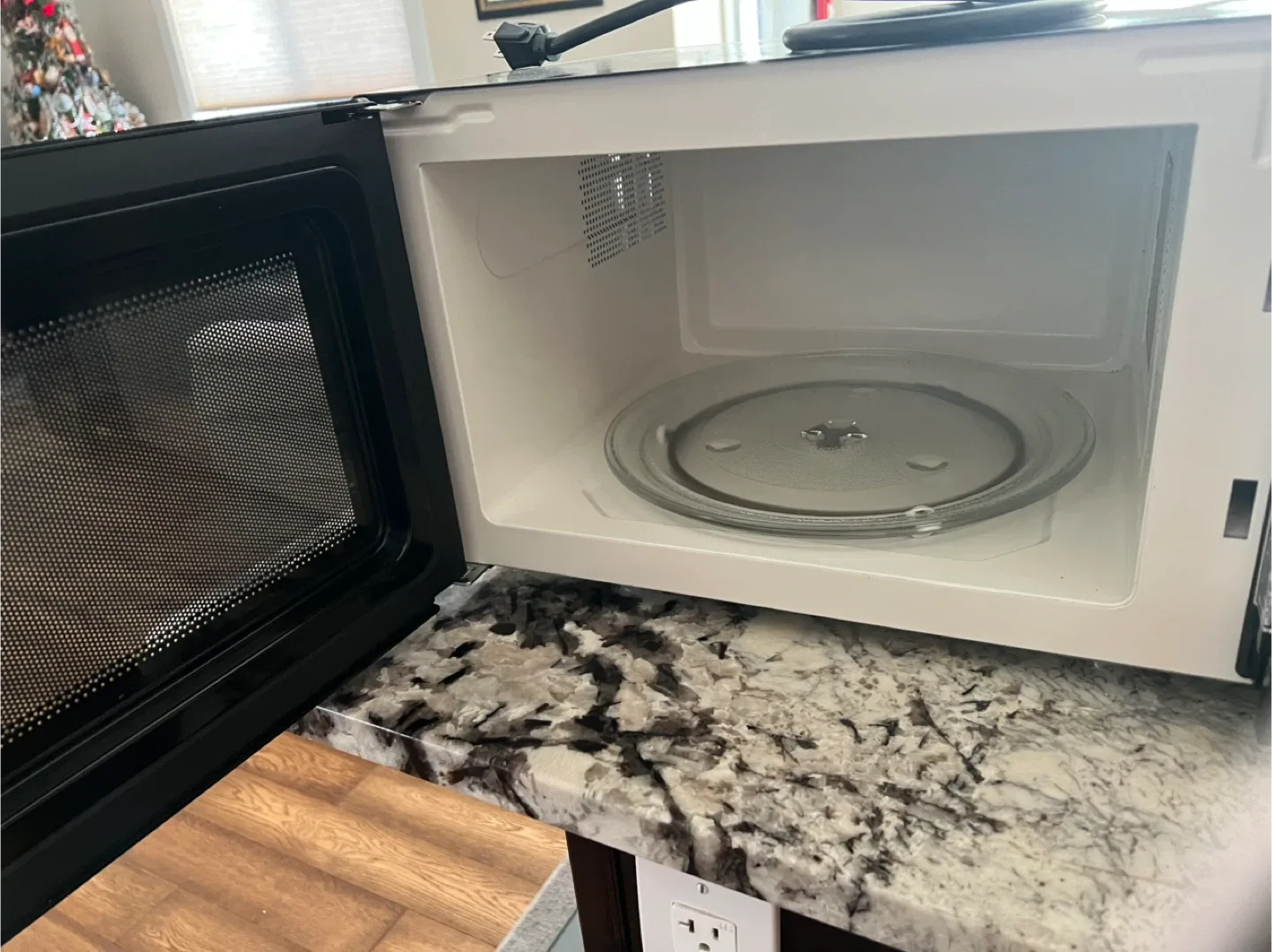 Danby Microwave Oven - Black image indicator(2)