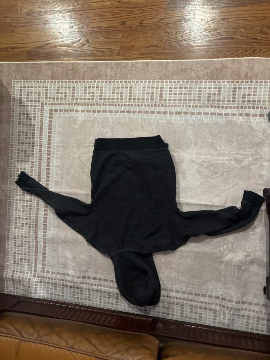 Roots Black Hoodie image indicator(2)