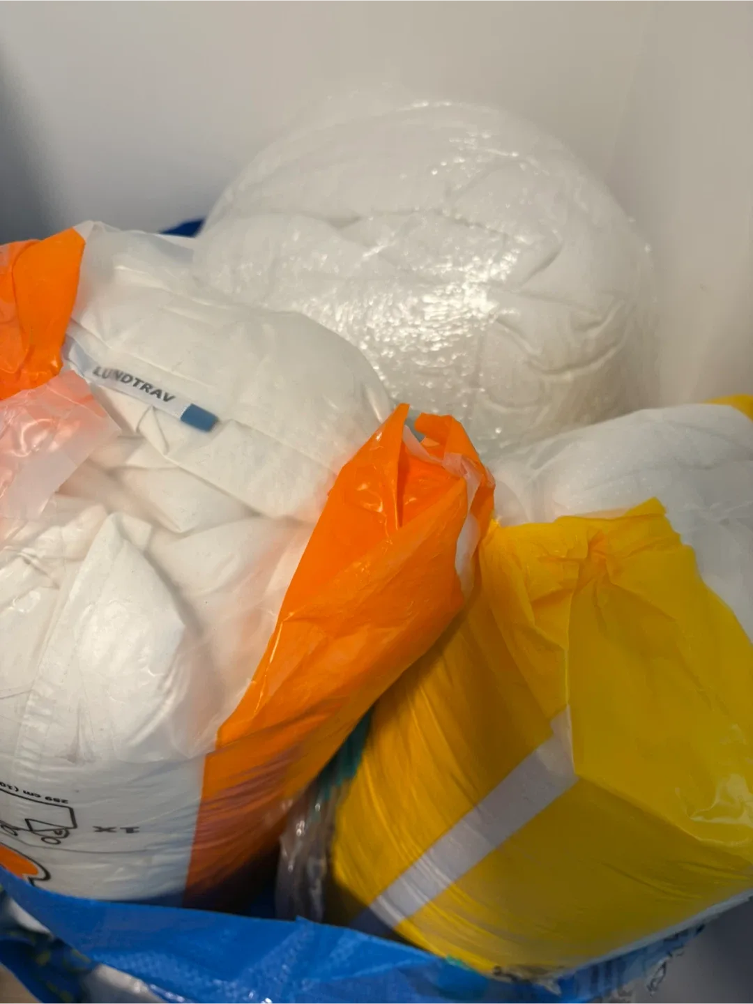 Set of 2 King Duvet Inserts & 4 Pillows