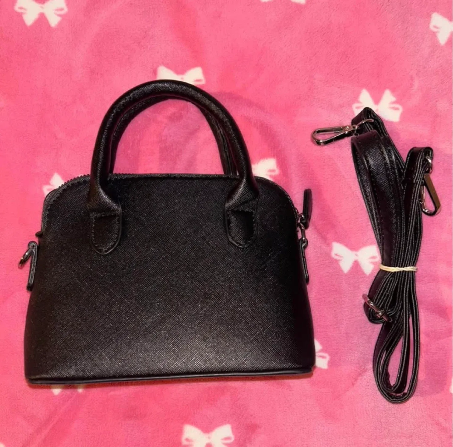 Hello Kitty Black Dome Purse with Strap image indicator(2)