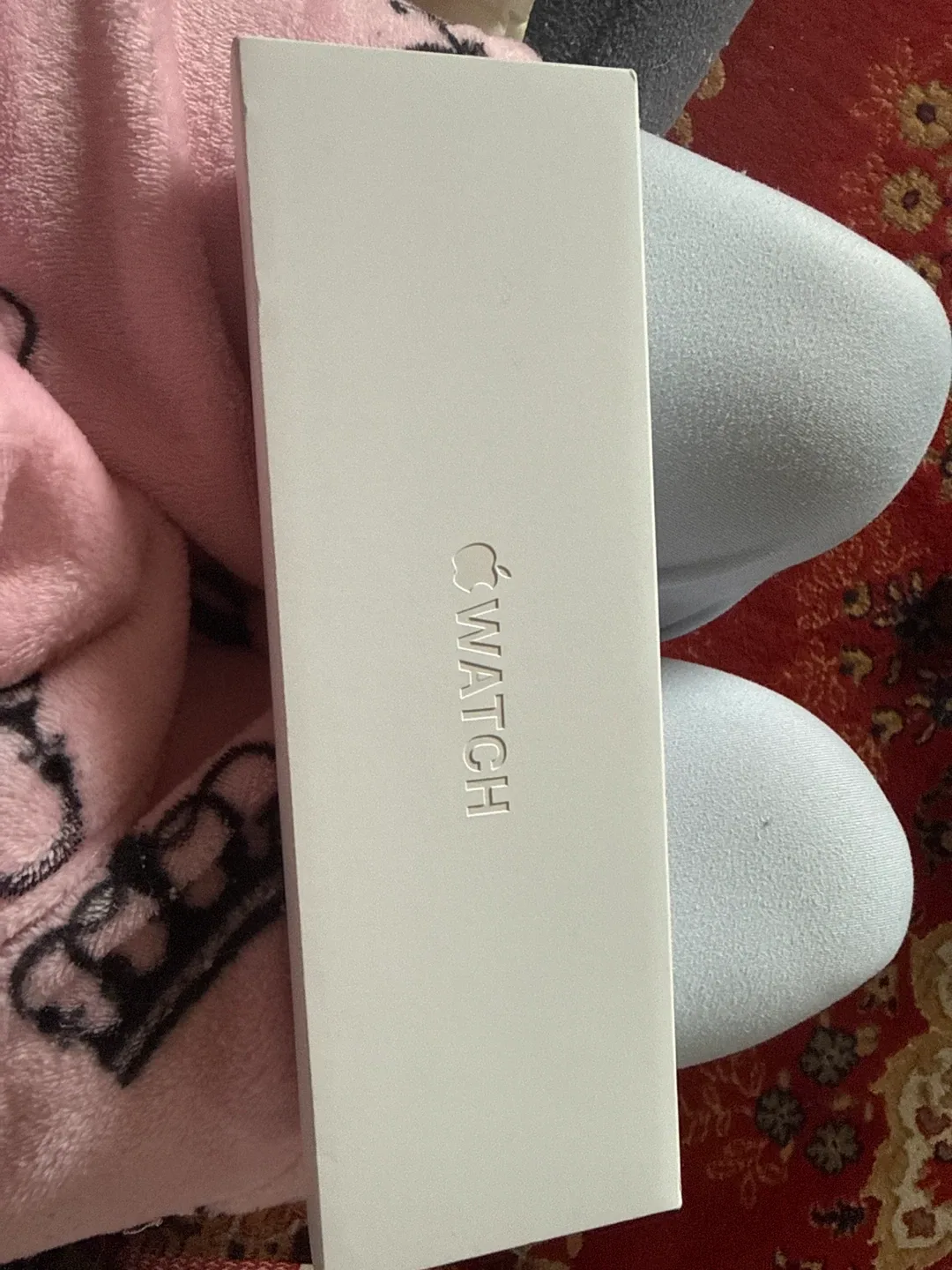 10 Series Apple Watch with White Band image indicator(3)