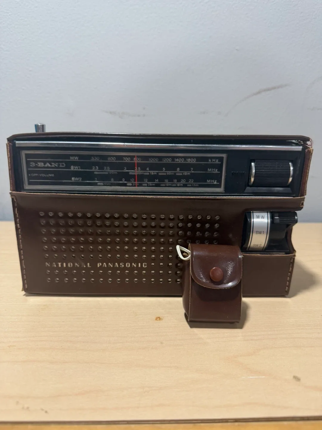 Vintage National Panasonic 3-Band Radio #Cleanout image indicator(2)