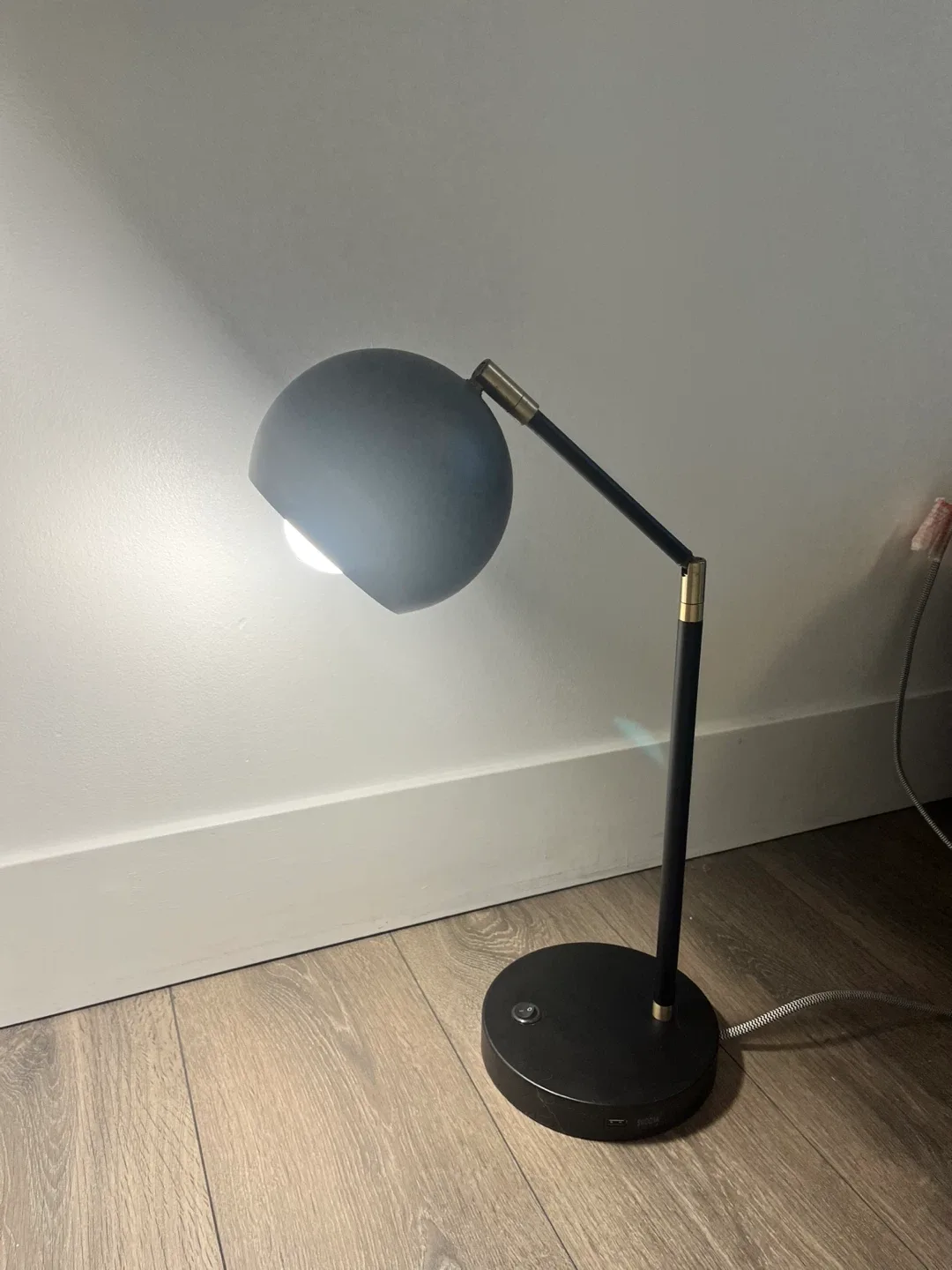 Black Globe Lamp image indicator(2)
