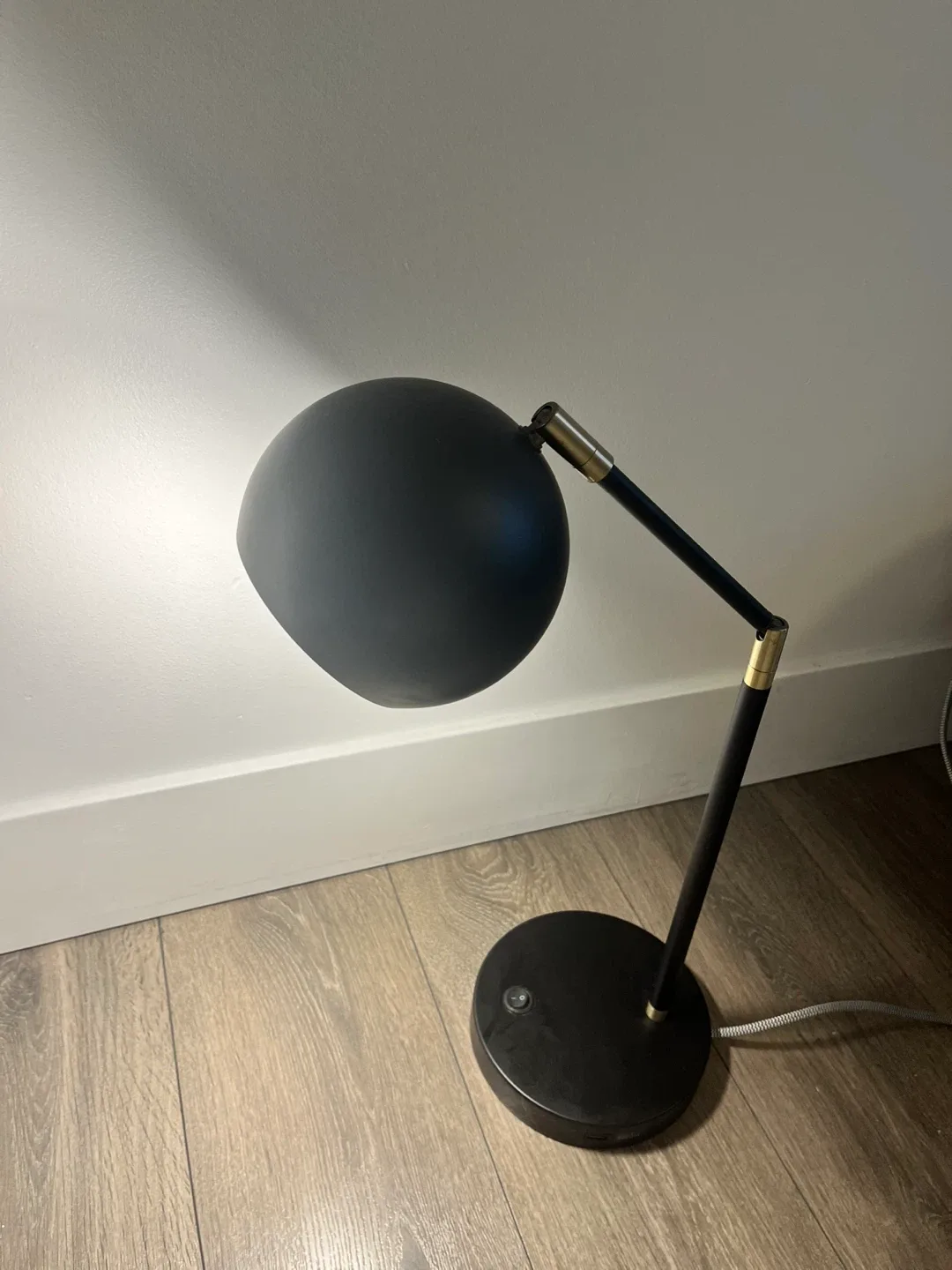 Black Globe Lamp