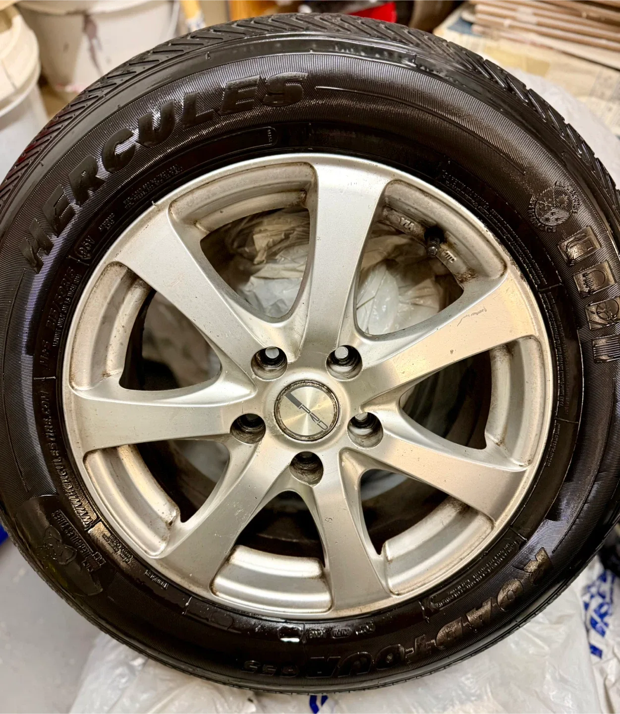 Hercules Roadtour 655 Tire with Rim