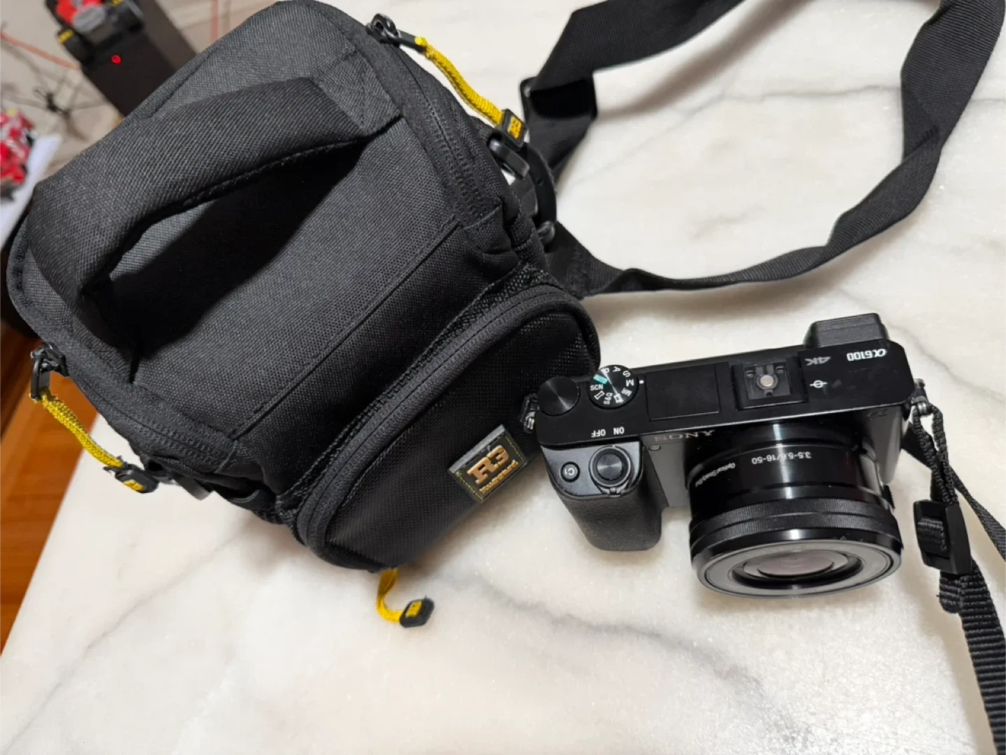 Sony Alpha a6100 Camera with 16-50mm Lens image indicator(2)