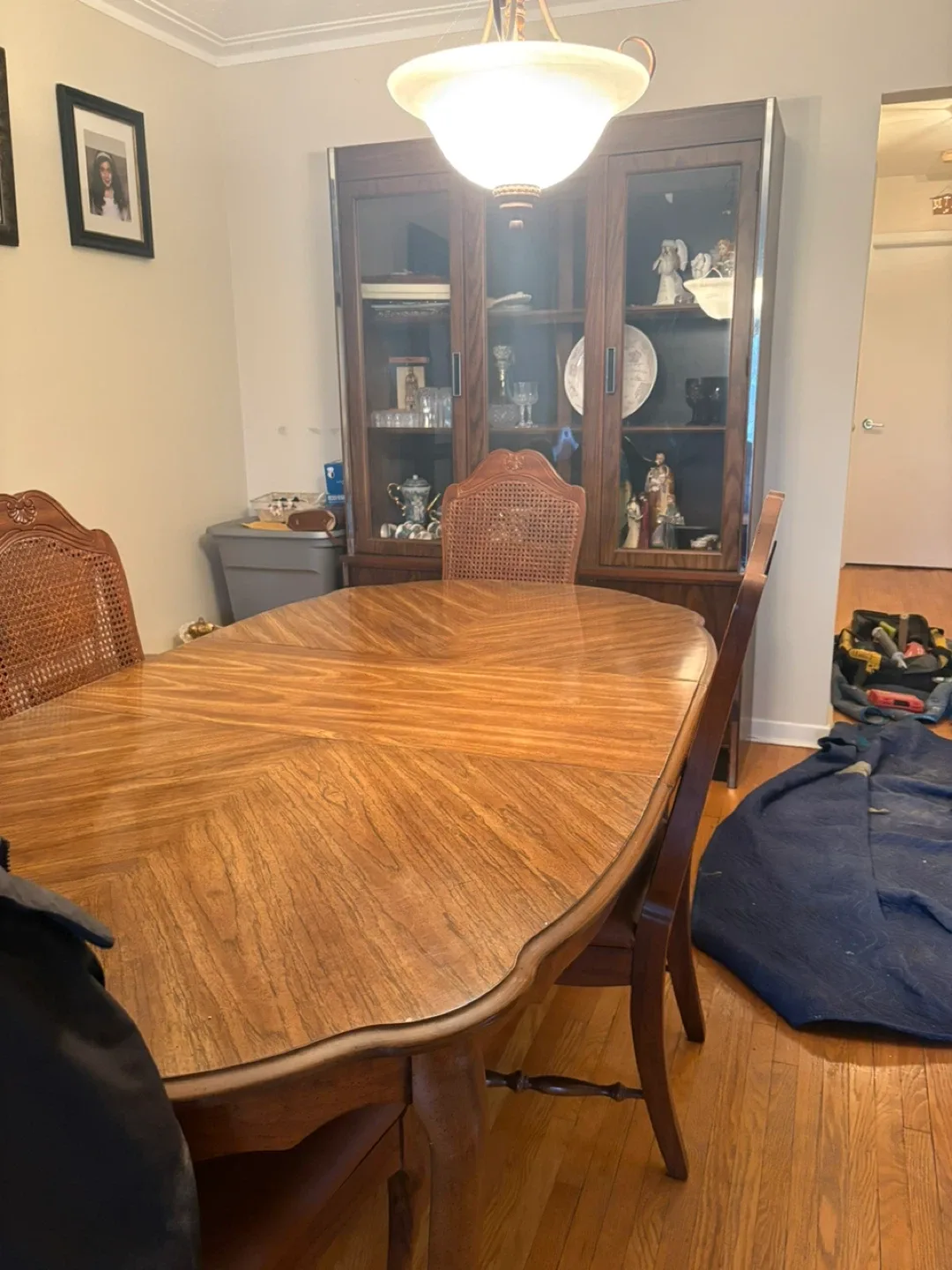 Dining Table and Hutch Set image indicator(2)