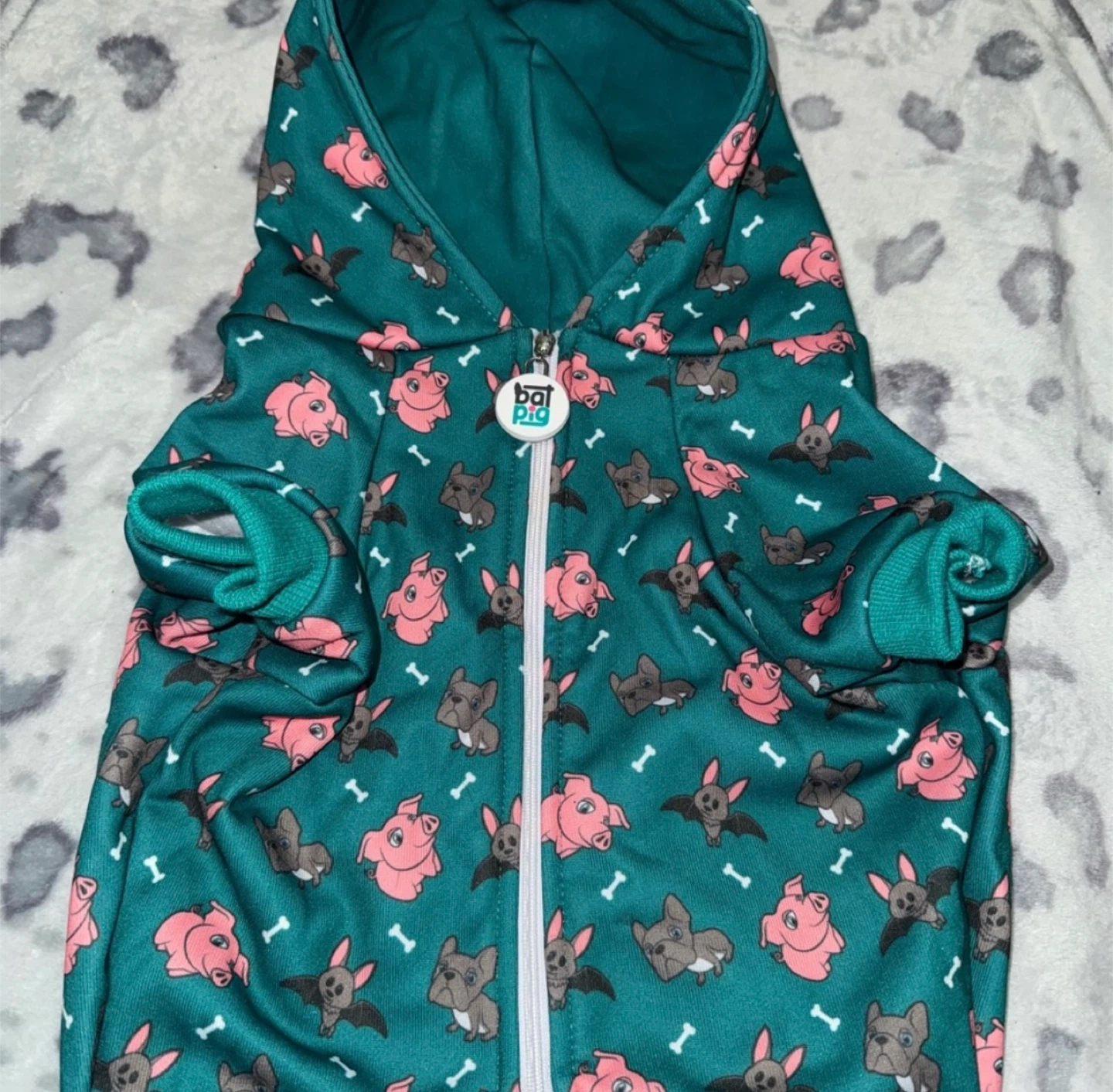 batpig Dog Hoodie, Harness, Collar Set - S/M - photo 3