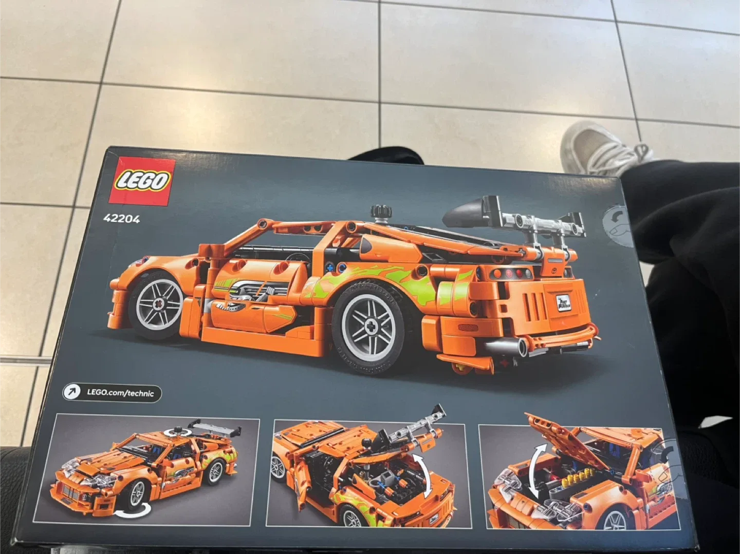 LEGO Technic 42204 Fast & Furious Toyota Supra MK4 image indicator(2)