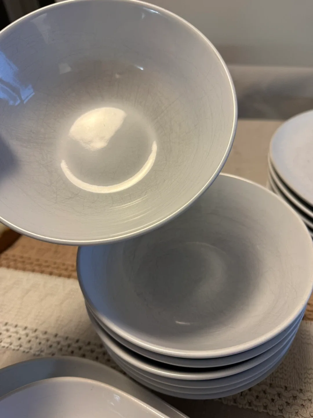 25-piece White Dinnerware Set image indicator(5)