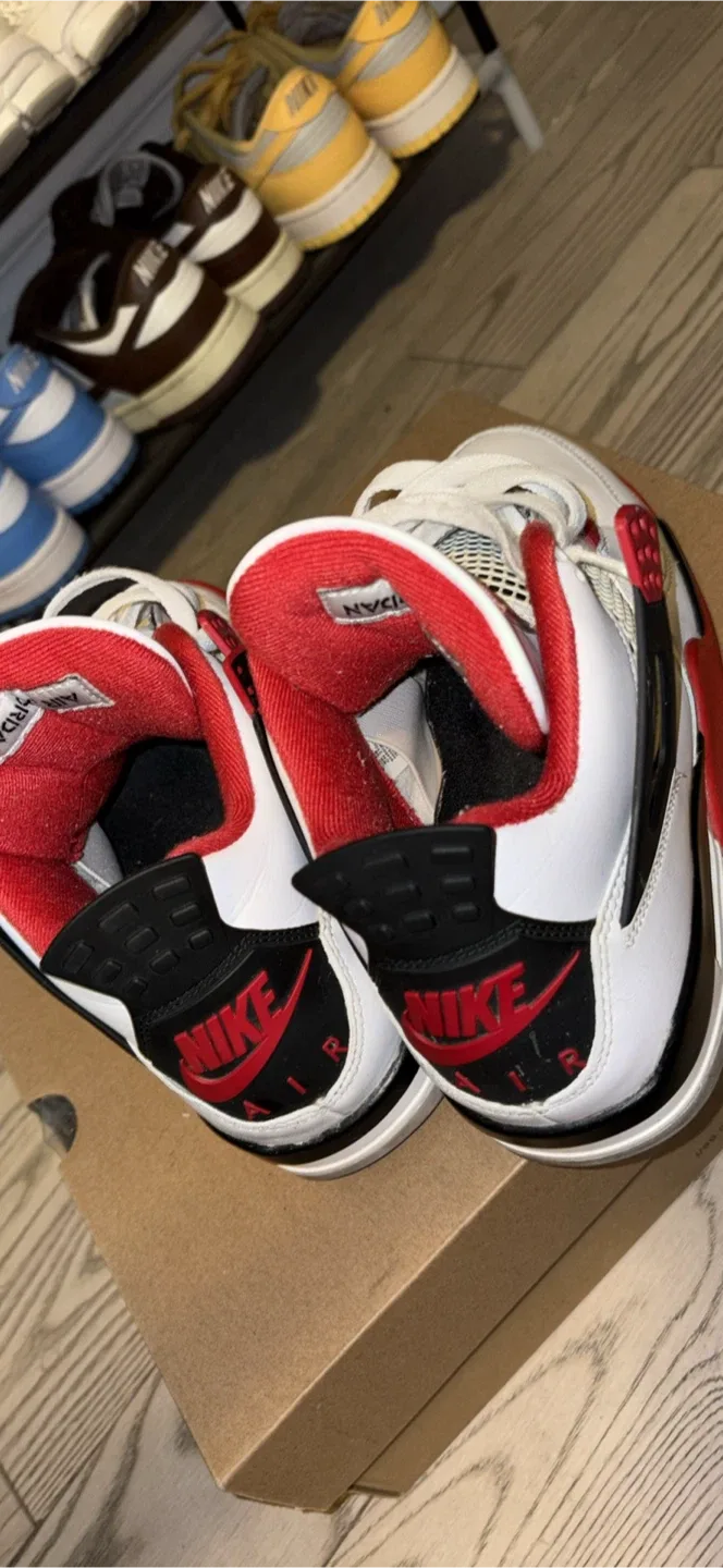 Nike Air Jordan 4 - Fire Red image indicator(2)
