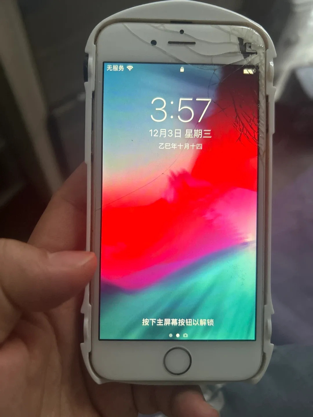 Cracked iPhone 6 - 64GB