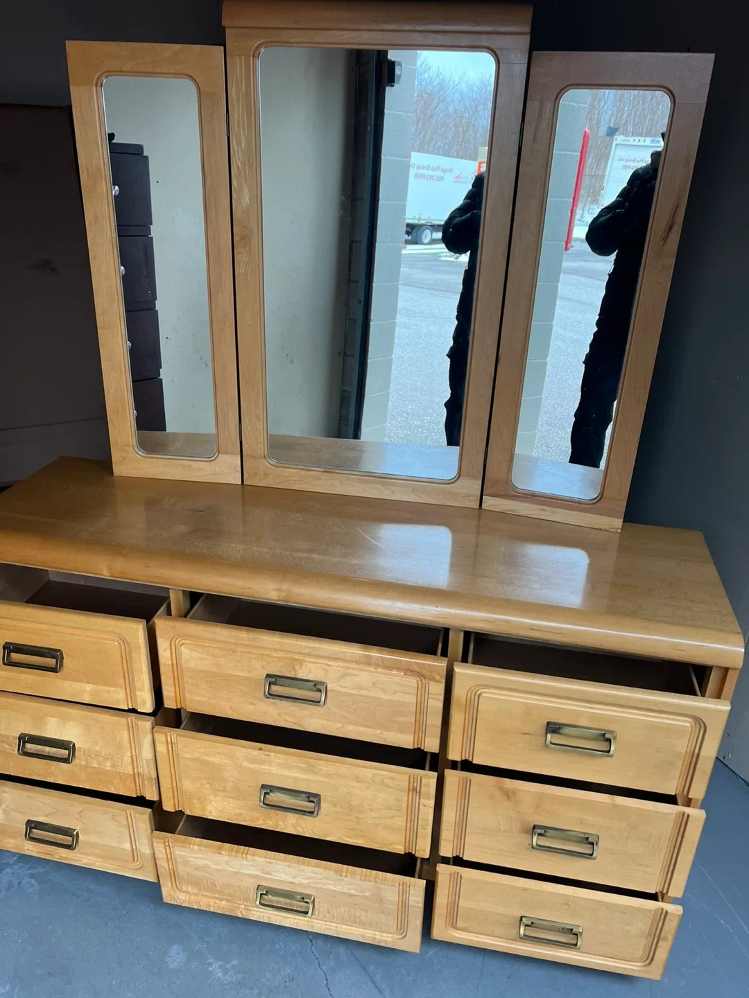 Free delivery used beautiful Wooden Dresser with Mirror image indicator(7)