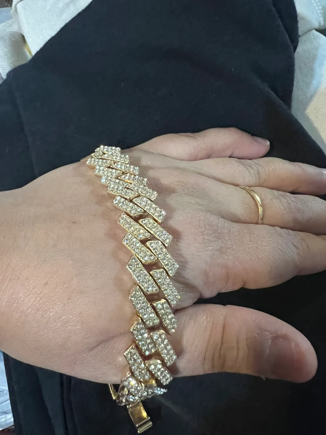 Gold Cuban Link Bracelet image indicator(3)