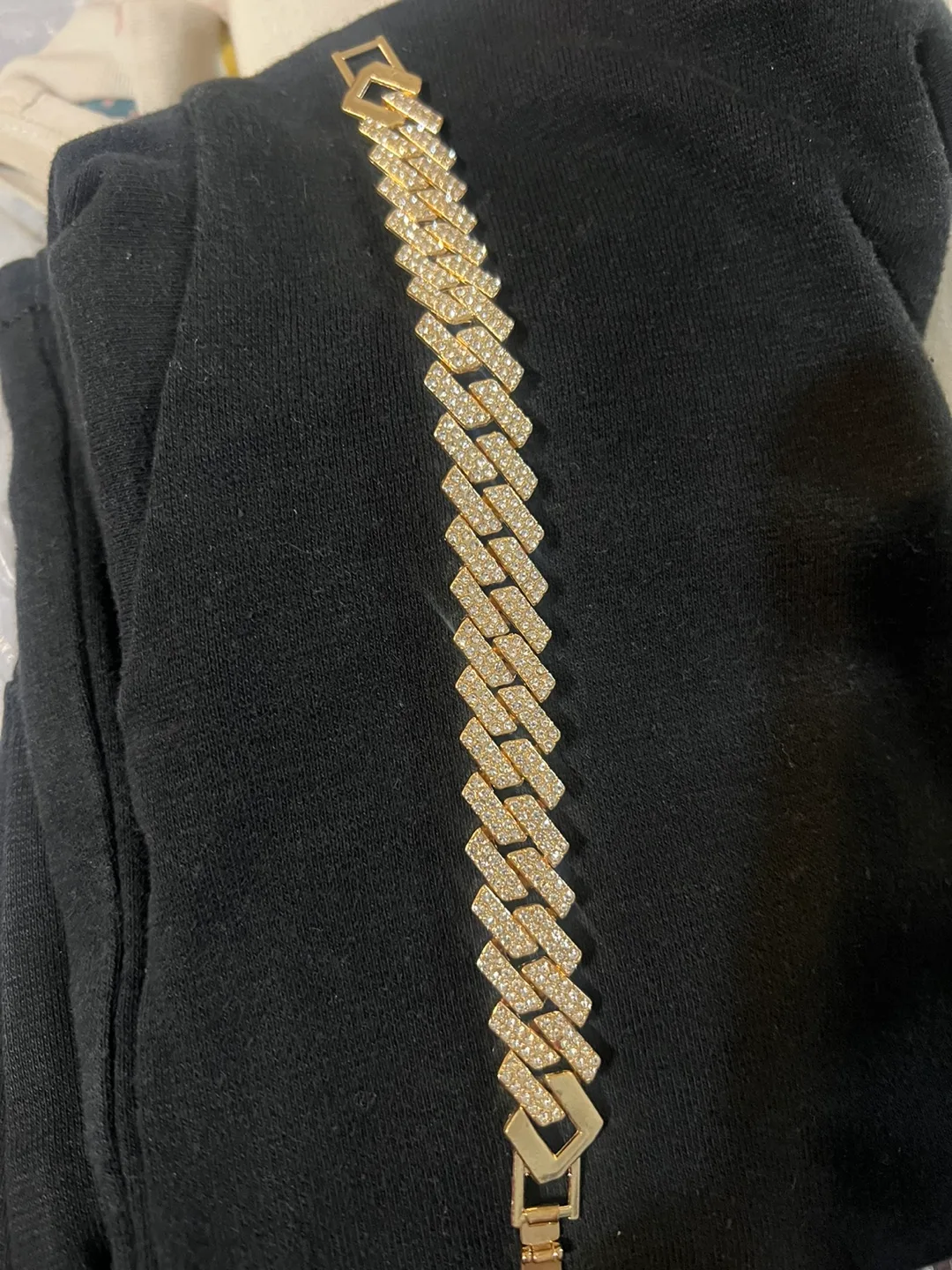 Gold Cuban Link Bracelet image indicator(2)