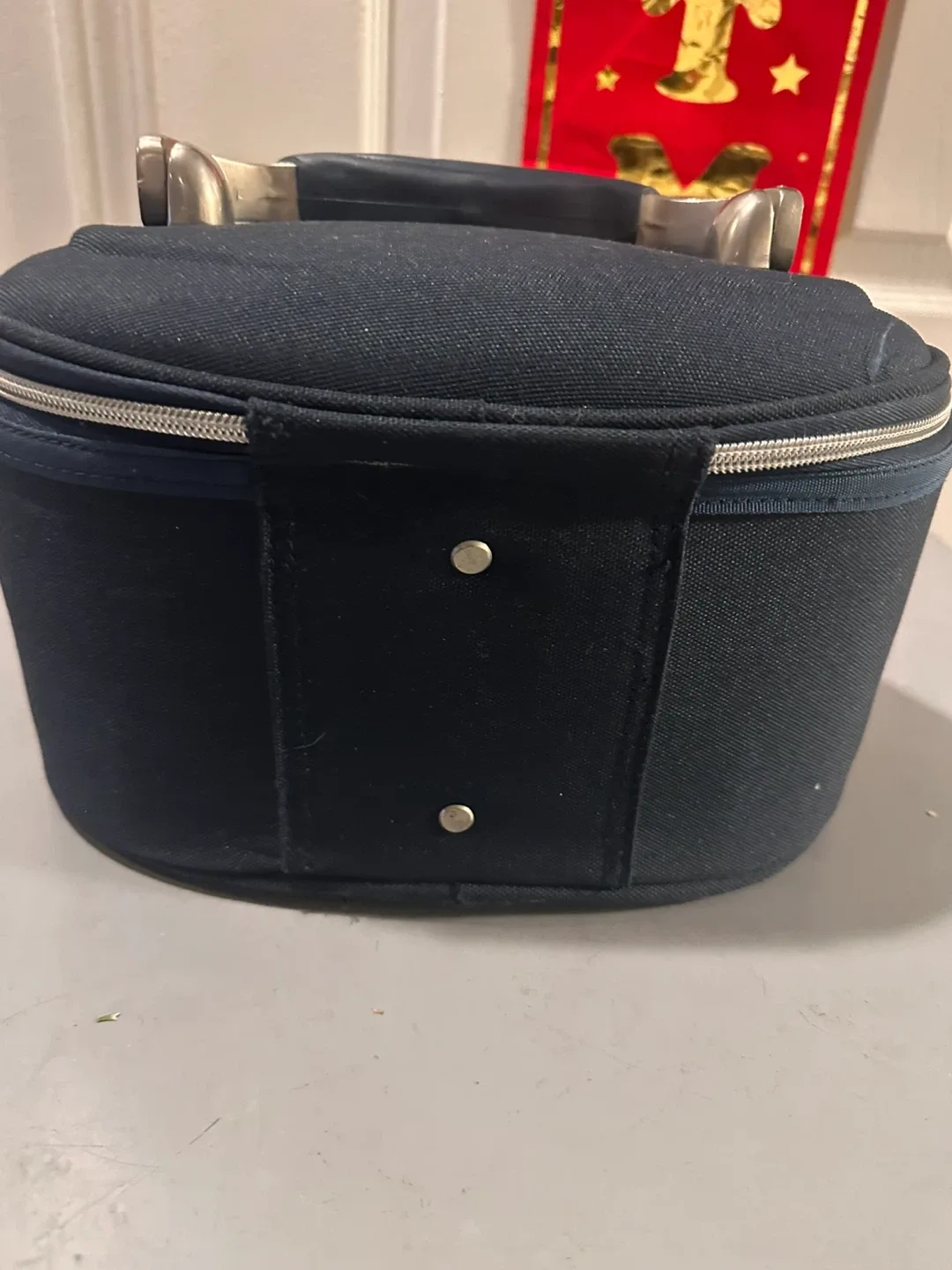 Yonka Paris Vanity Case image indicator(4)