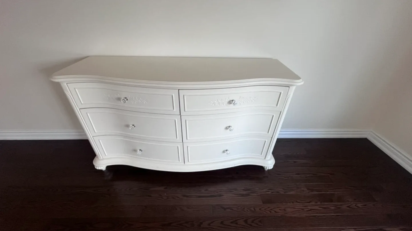 Full bed, mattress and dresser image indicator(4)