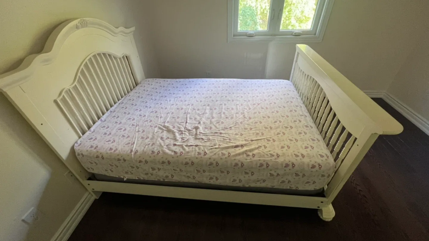 Full bed, mattress and dresser image indicator(2)