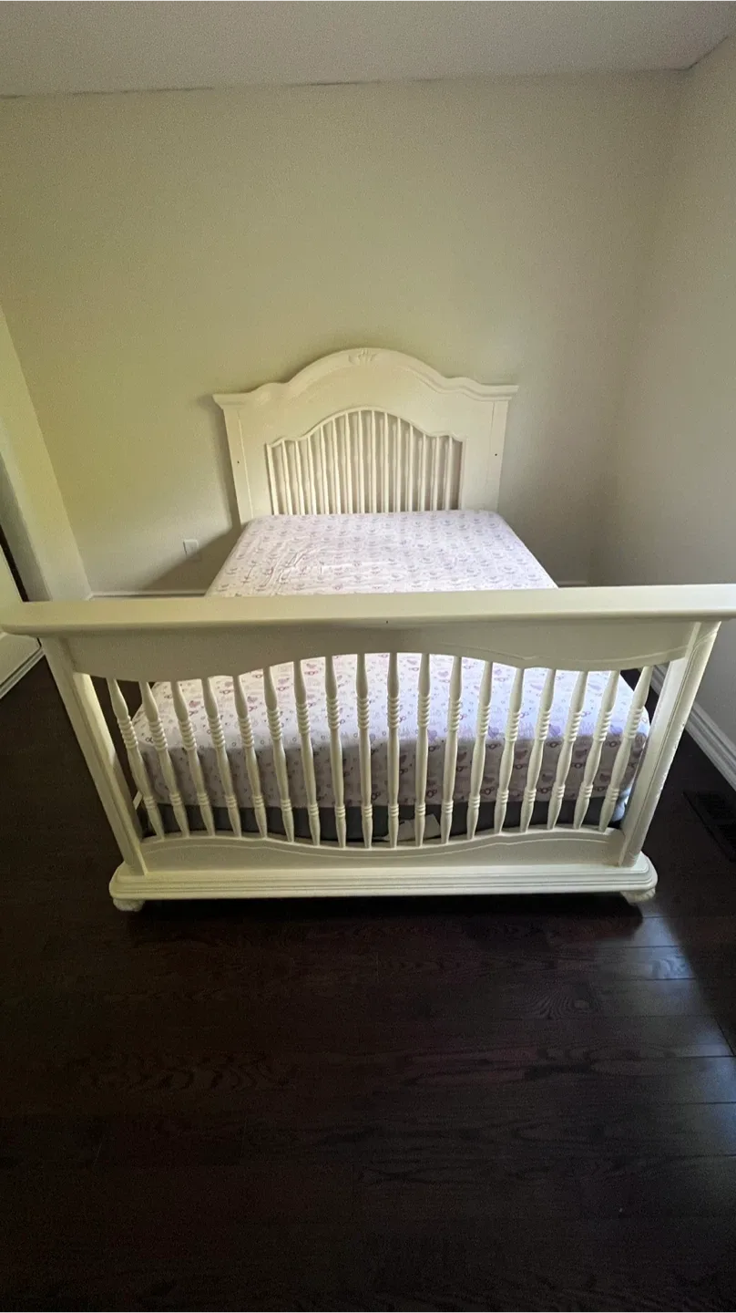 Full bed, mattress and dresser