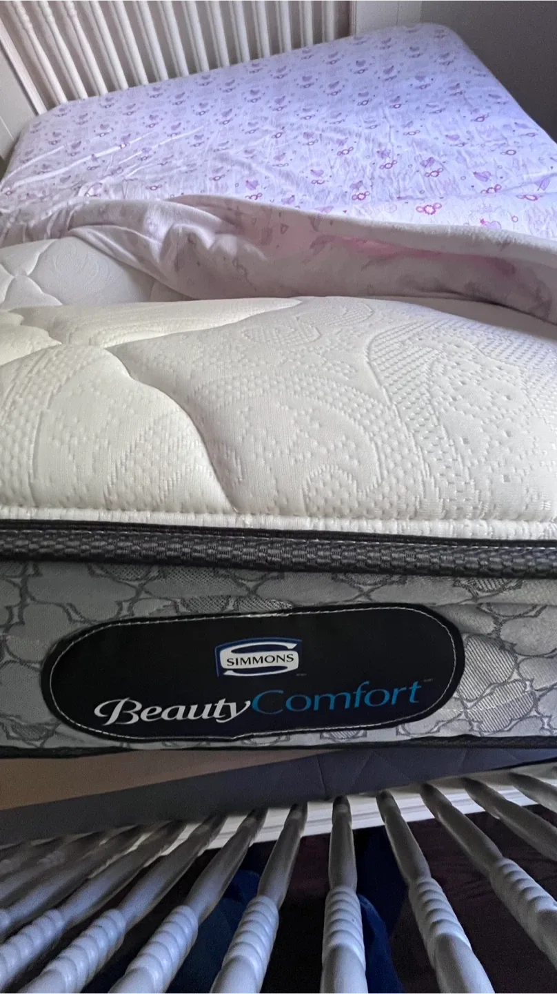 Full bed, mattress and dresser image indicator(3)