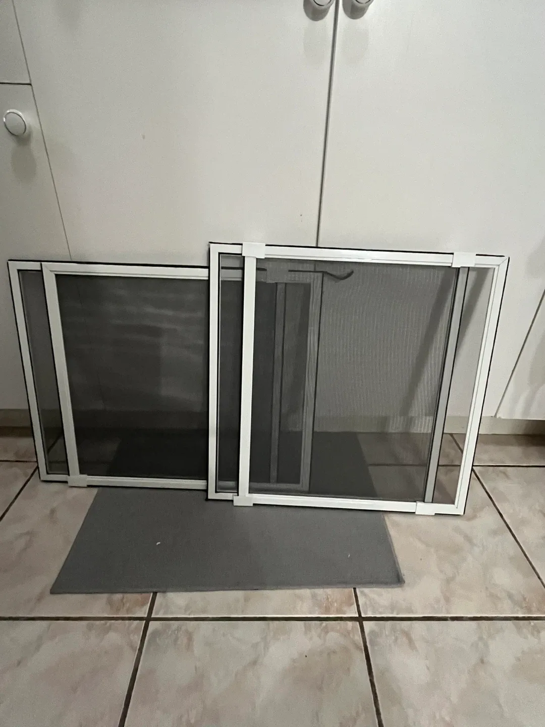 Moving sale - Adjustable Window Bug Screen