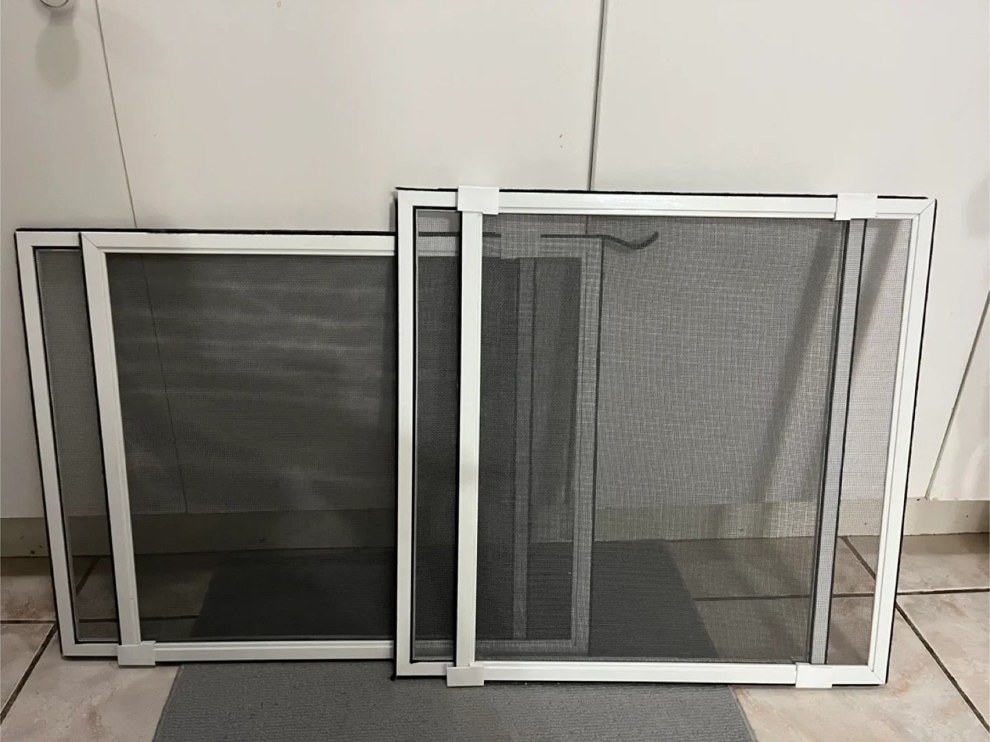 Moving sale - Adjustable Window Bug Screen image indicator(2)