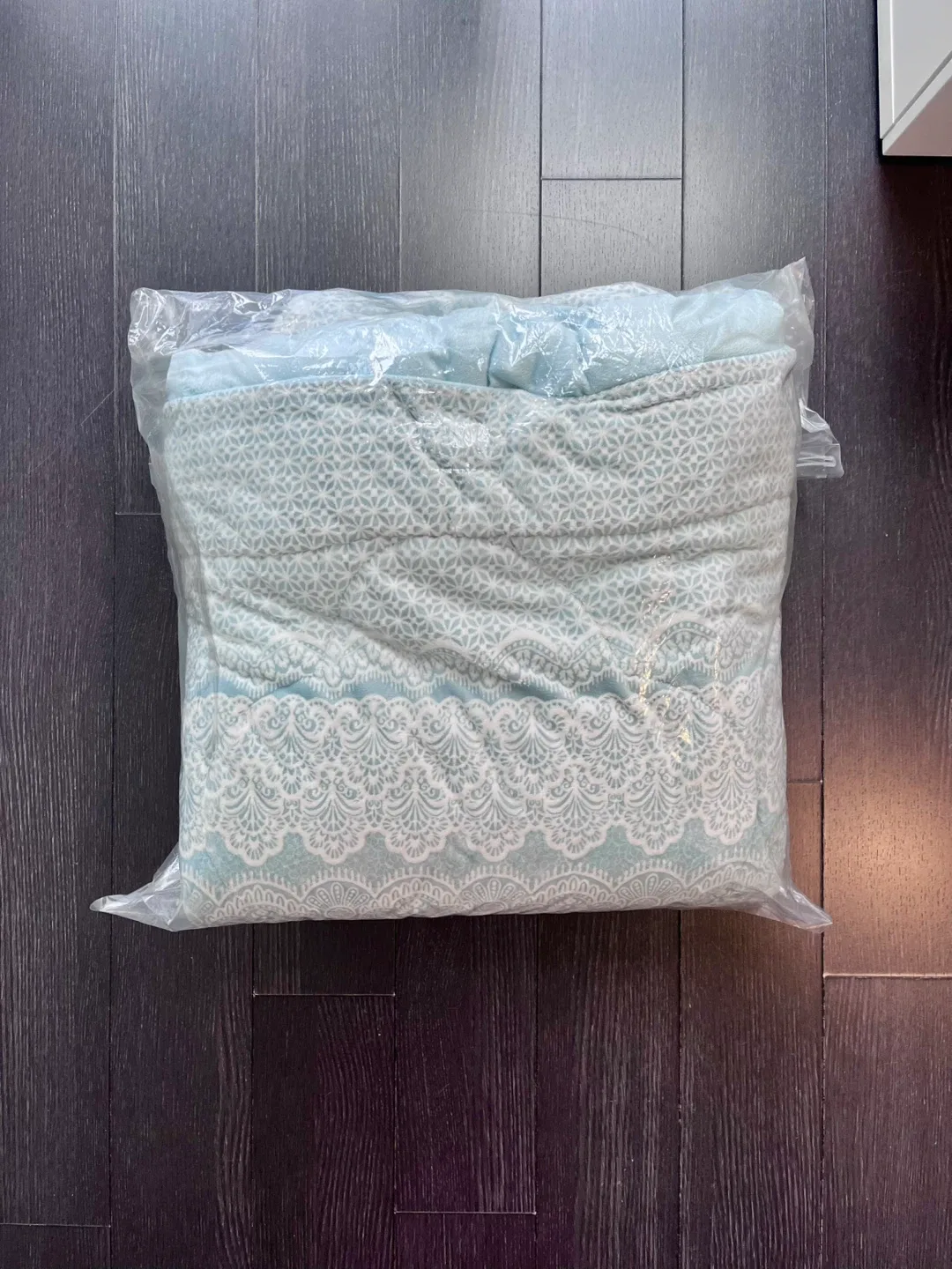 Microfiber Winter Duvet + Pillow Cover Set (210 x 160 cm) image indicator(4)