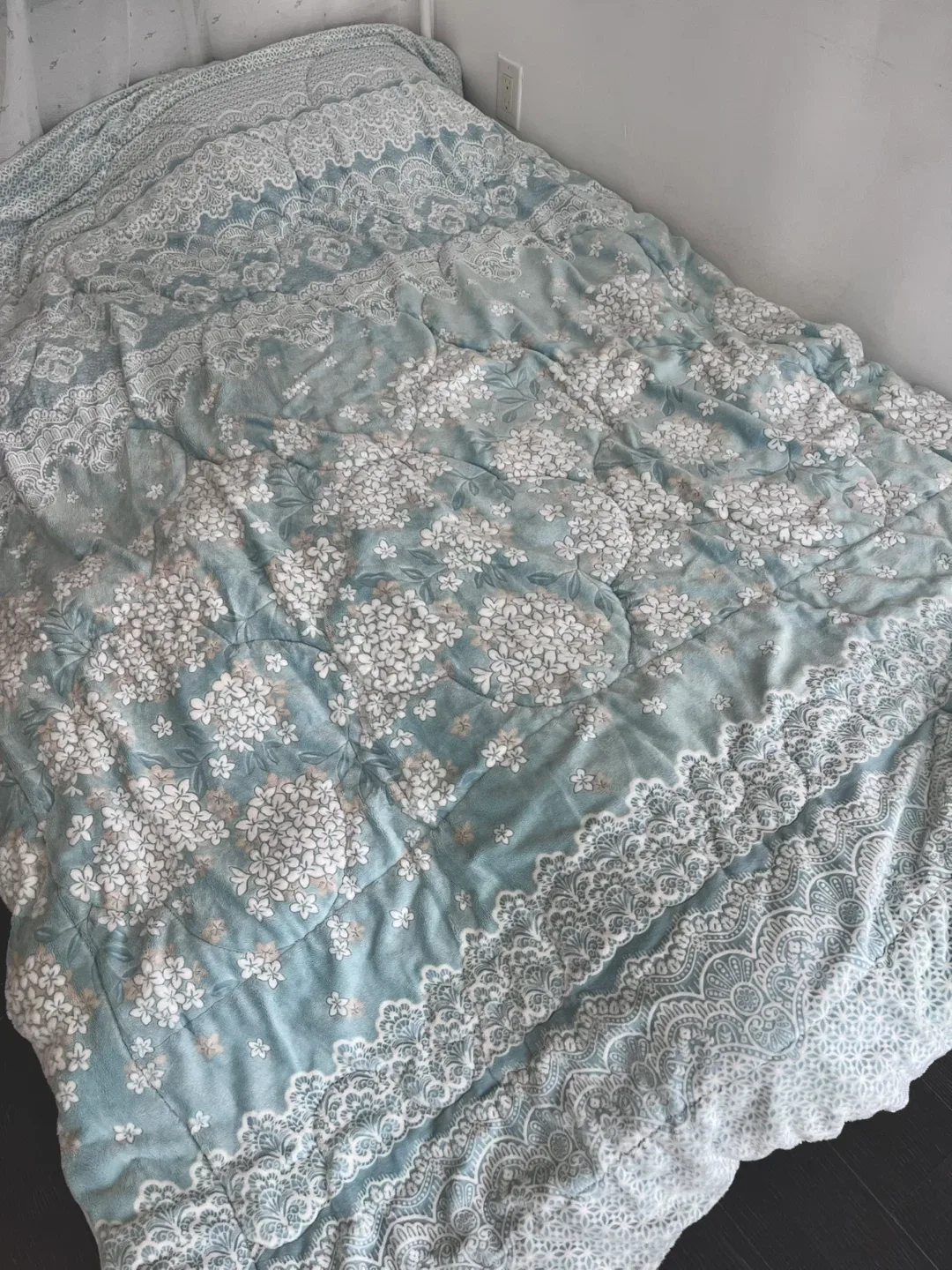 Microfiber Winter Duvet + Pillow Cover Set (210 x 160 cm) image indicator(5)