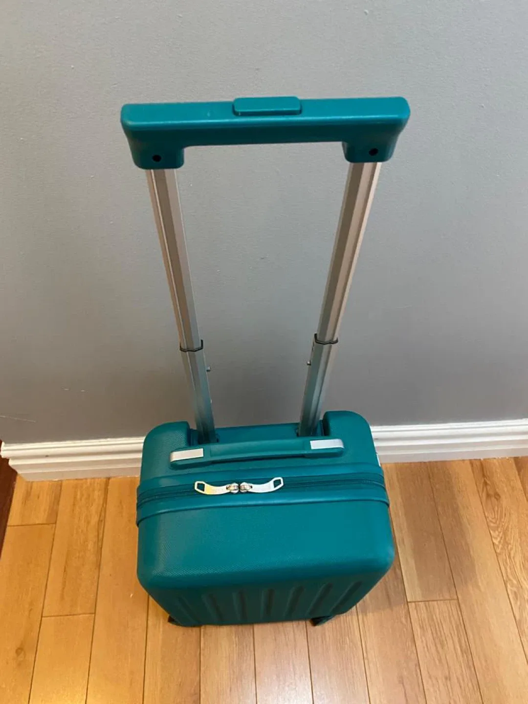 Teal Carry-On Suitcase image indicator(2)