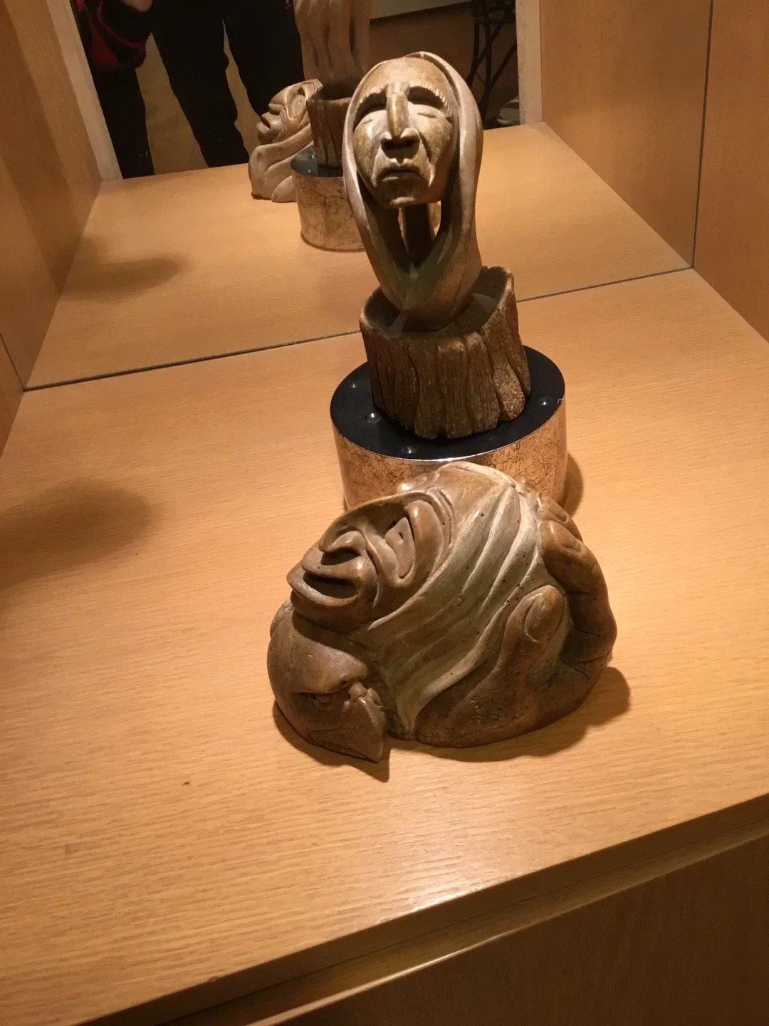 Gene and gardfree statue set