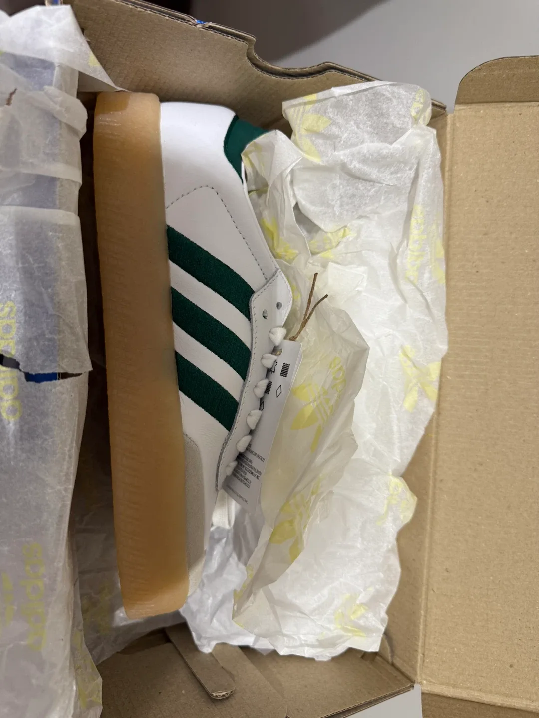 Brand New Adidas Samba Sneaker - White & Green Size 5.5 image indicator(2)