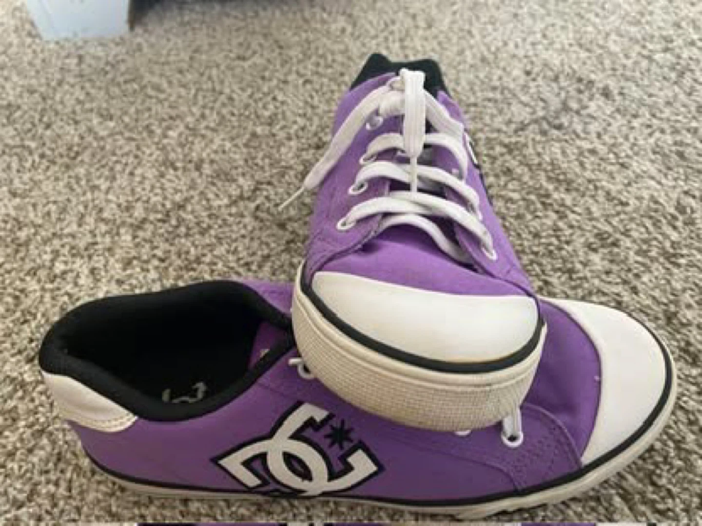 DC Youth's Chelsea Canvas Shoes - Size 7 #Cleanout
