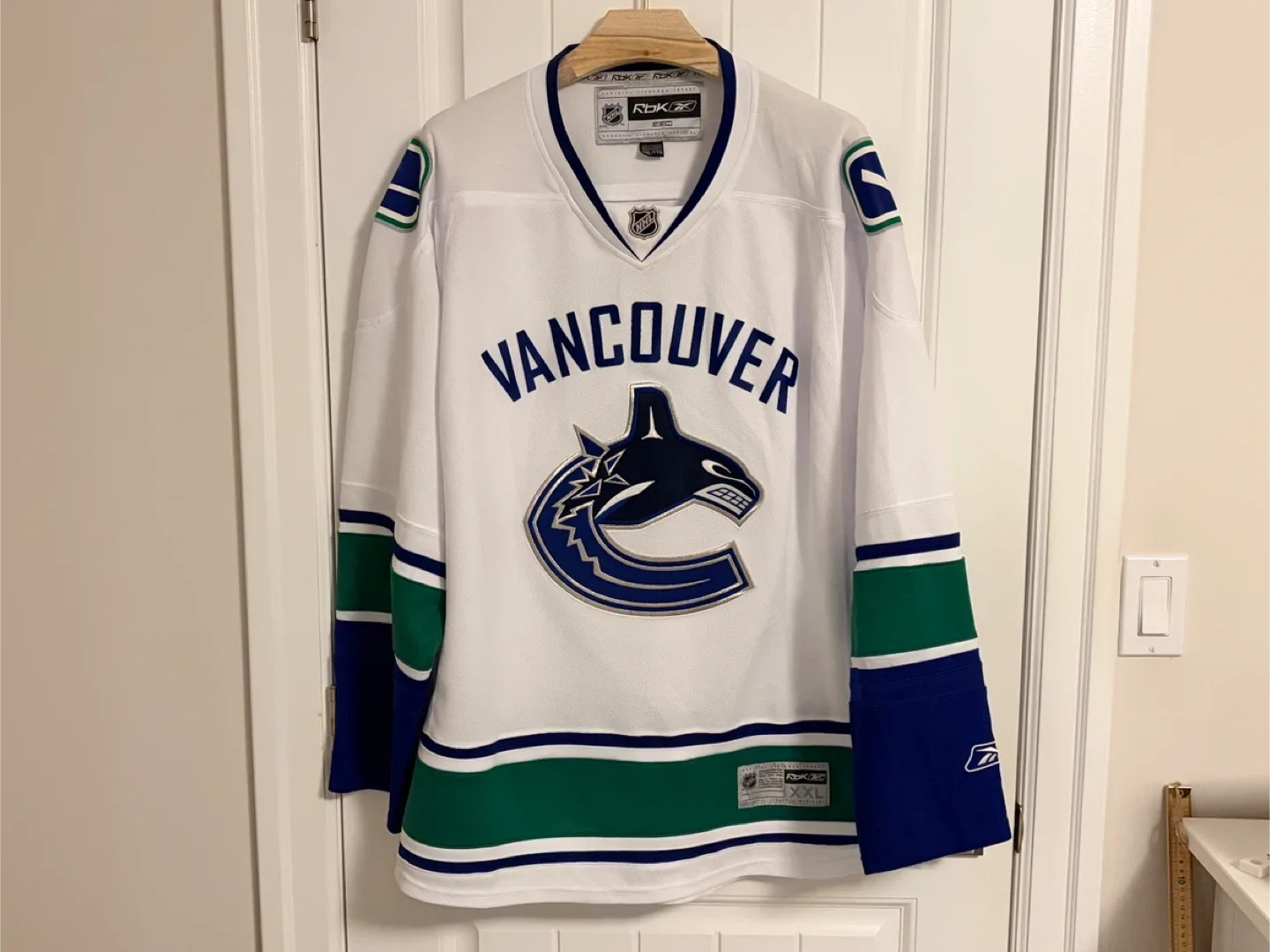 Authentic Reebok Vancouver Canucks White Orca Jersey Size XXL