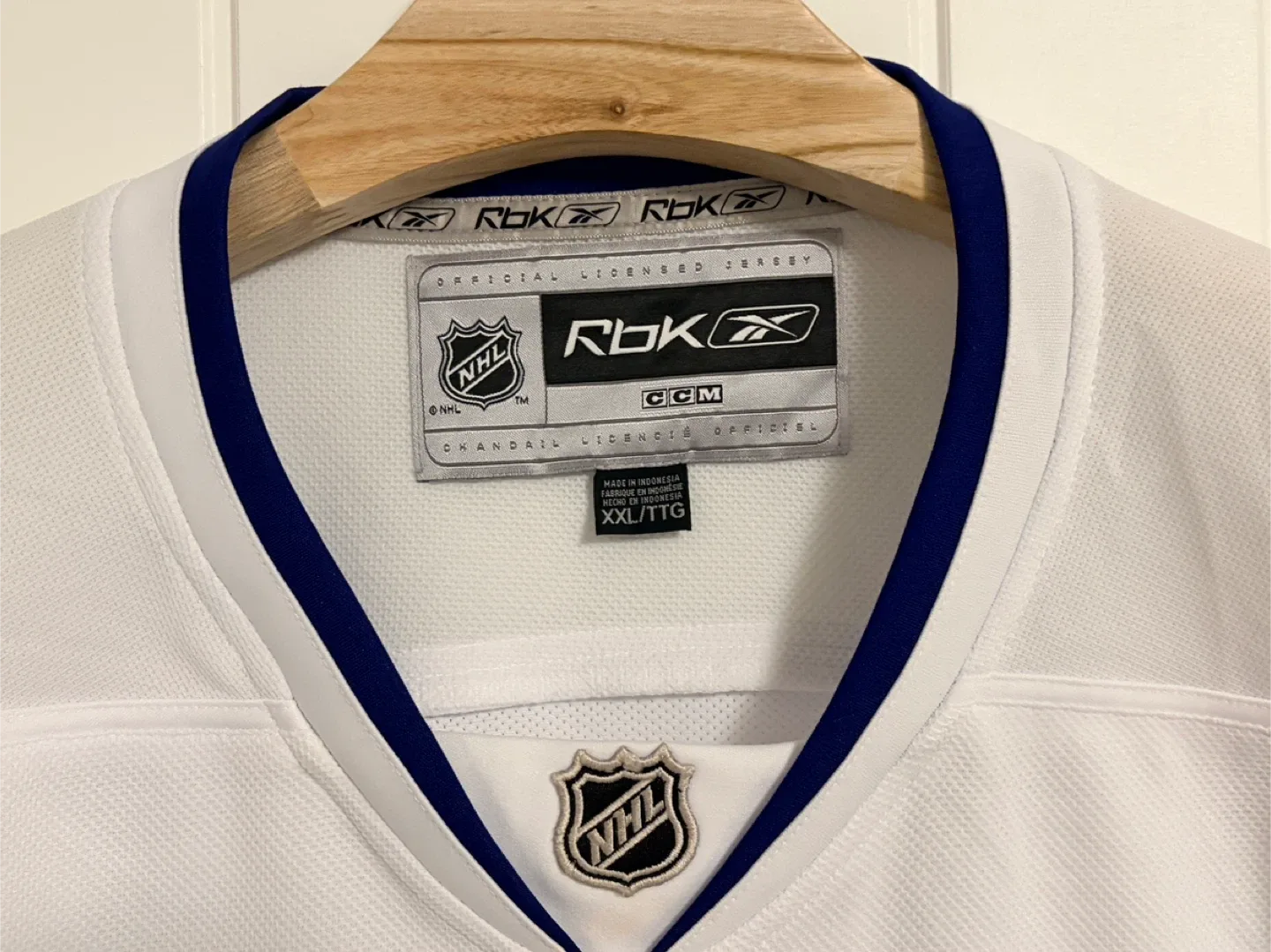 Authentic Reebok Vancouver Canucks White Orca Jersey Size XXL image indicator(3)