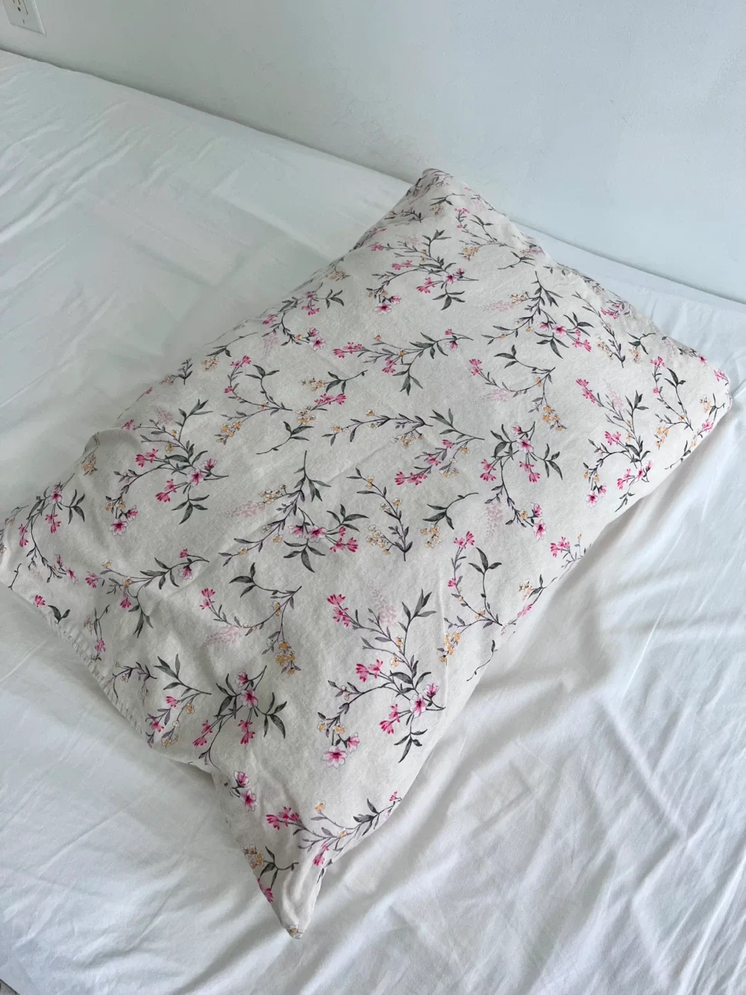 Lightweight Comforter + Pillowcase Set (Spring/Fall) image indicator(2)