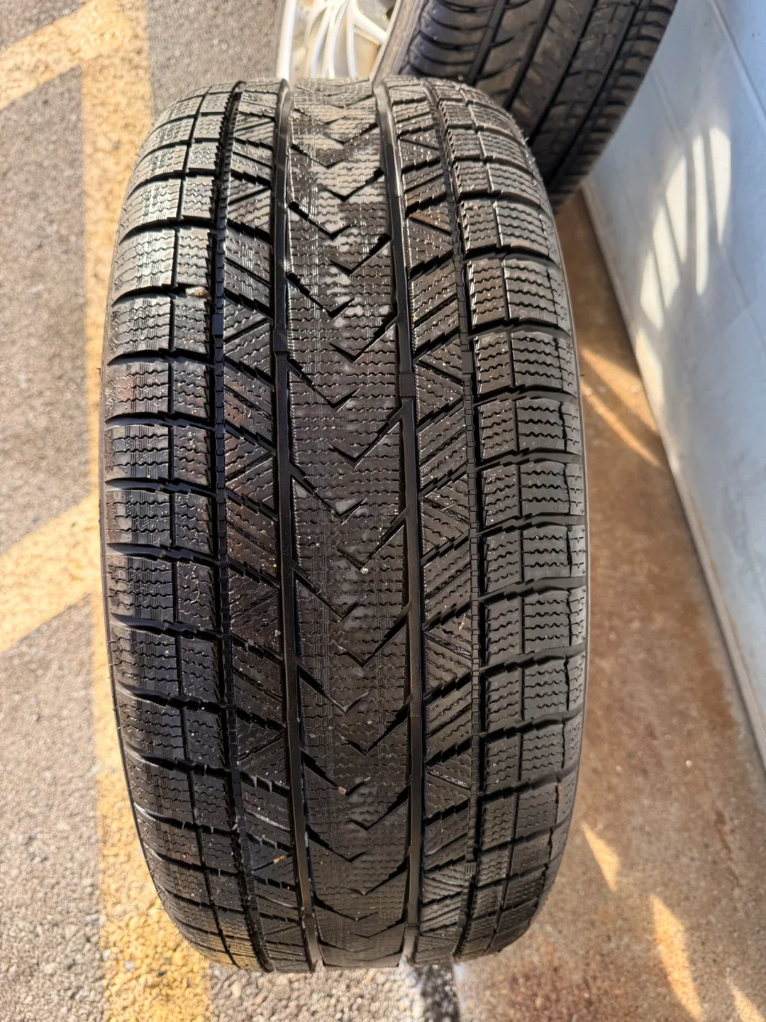 Tourador Winter Pro Max 245/40ZR18 Tires image indicator(5)