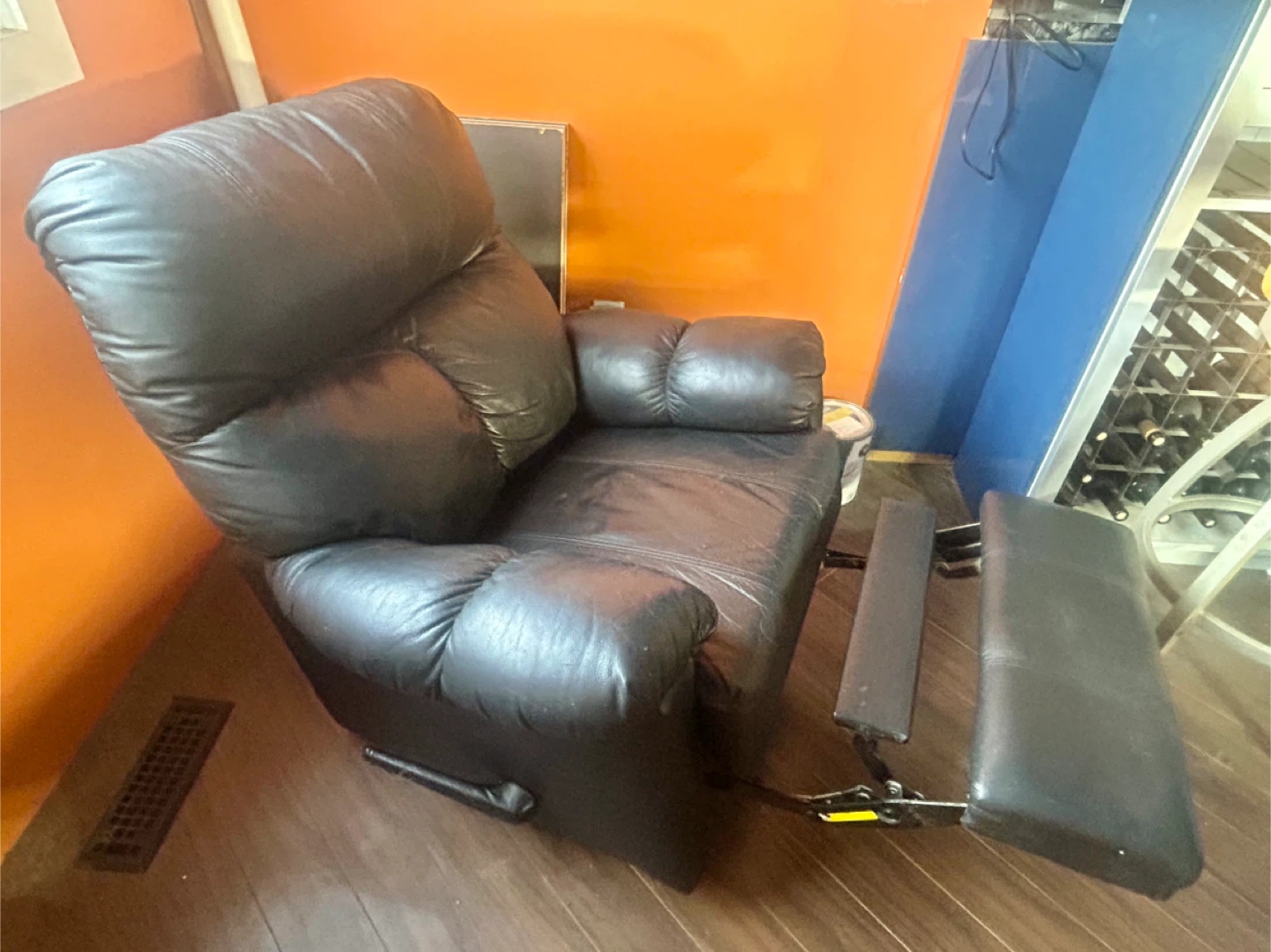 Black Leather Recliner Chair - photo 3